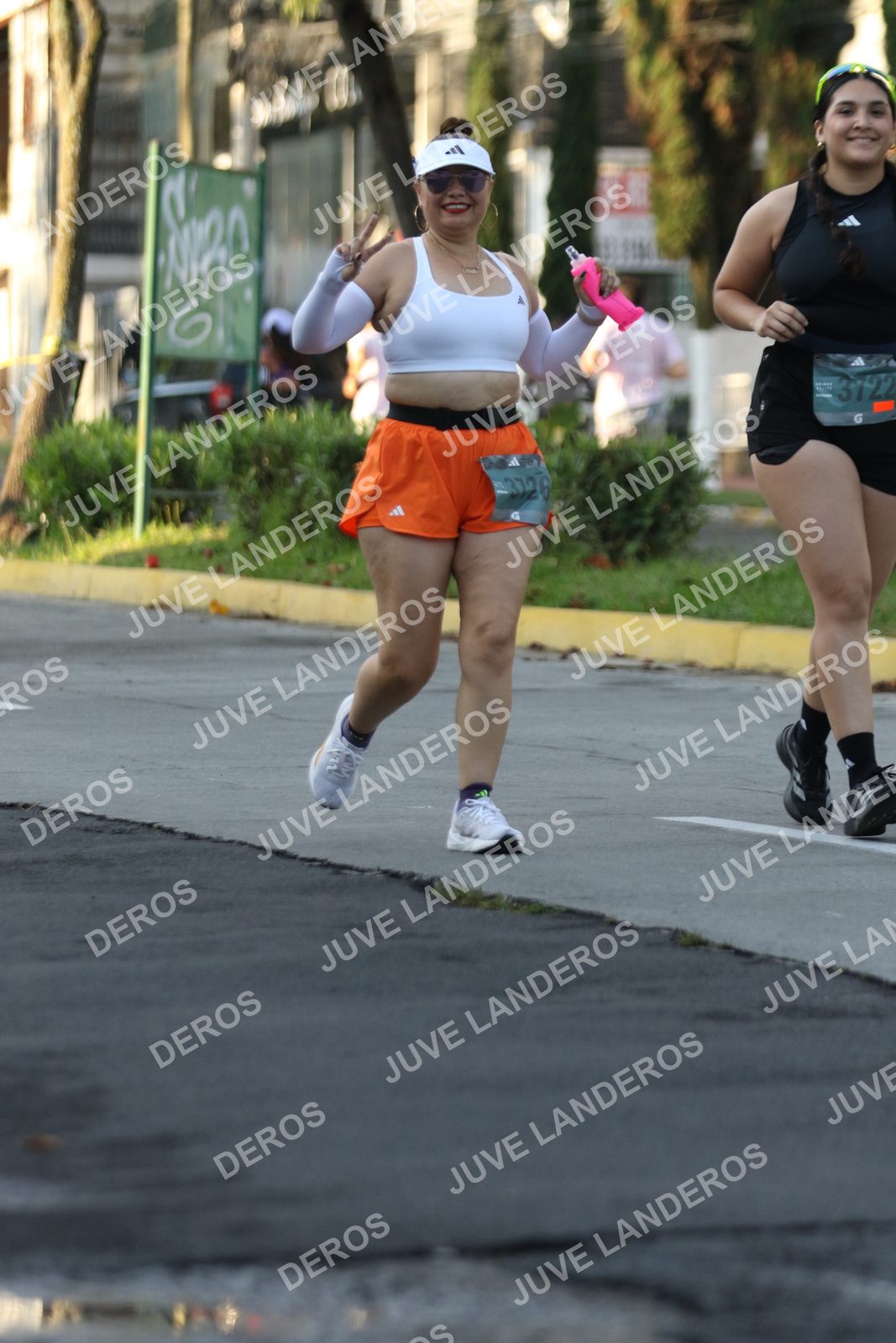 Foto de ADIDAS SPLITS GUADALAJARA 15K / 30K en Av. San Ignacio esquina Av. Ignacio L. Vallarta, Zapopan a las 07:25 · dorsal 3722, 3726