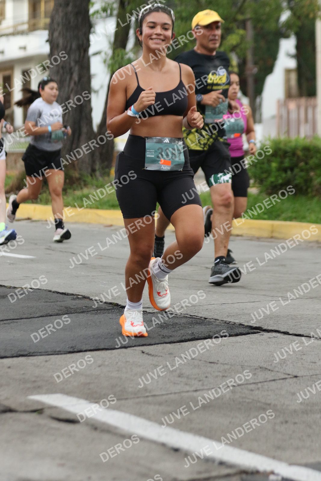 Foto de ADIDAS SPLITS GUADALAJARA 15K / 30K en Av. San Ignacio esquina Av. Ignacio L. Vallarta, Zapopan a las 06:56 · dorsal 3157