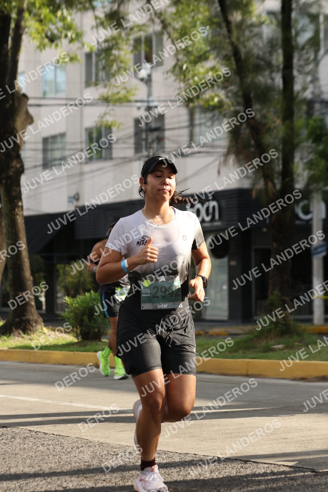 Foto de ADIDAS SPLITS GUADALAJARA 15K / 30K en Av. San Ignacio esquina Av. Ignacio L. Vallarta, Zapopan a las 08:56 · dorsal 2942