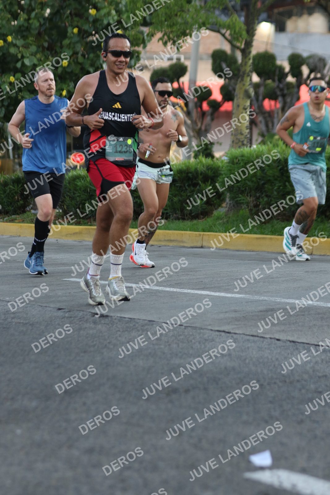 Foto de ADIDAS SPLITS GUADALAJARA 15K / 30K en Av. San Ignacio esquina Av. Ignacio L. Vallarta, Zapopan a las 07:29 · dorsal 1239