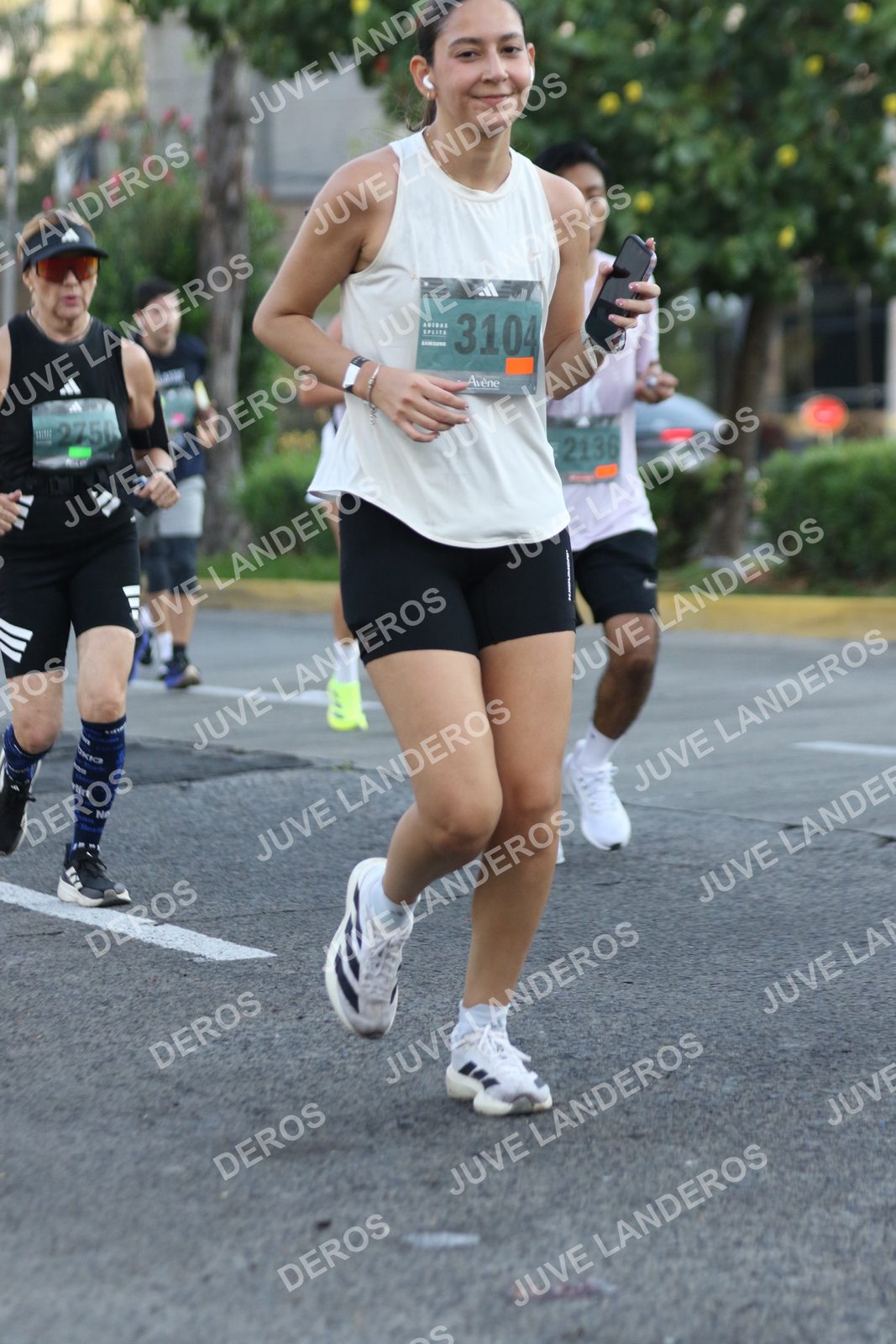 Foto de ADIDAS SPLITS GUADALAJARA 15K / 30K en Av. San Ignacio esquina Av. Ignacio L. Vallarta, Zapopan a las 07:39 · dorsal 3104, 2136, 2750