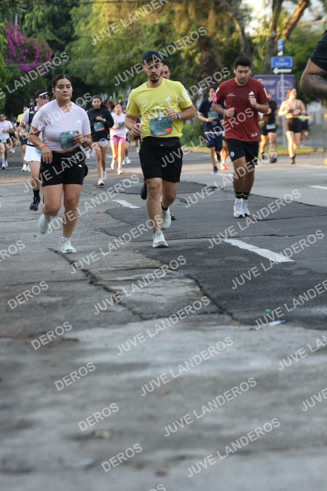Foto de ADIDAS SPLITS GUADALAJARA 15K / 30K en Av. San Ignacio esquina Av. Ignacio L. Vallarta, Zapopan a las 07:12 · dorsal 1952