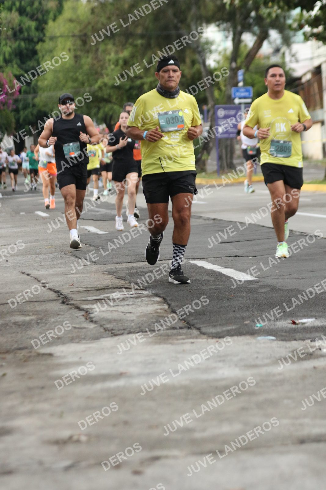 Foto de ADIDAS SPLITS GUADALAJARA 15K / 30K en Av. San Ignacio esquina Av. Ignacio L. Vallarta, Zapopan a las 06:58 · dorsal 2806, 303, 1188