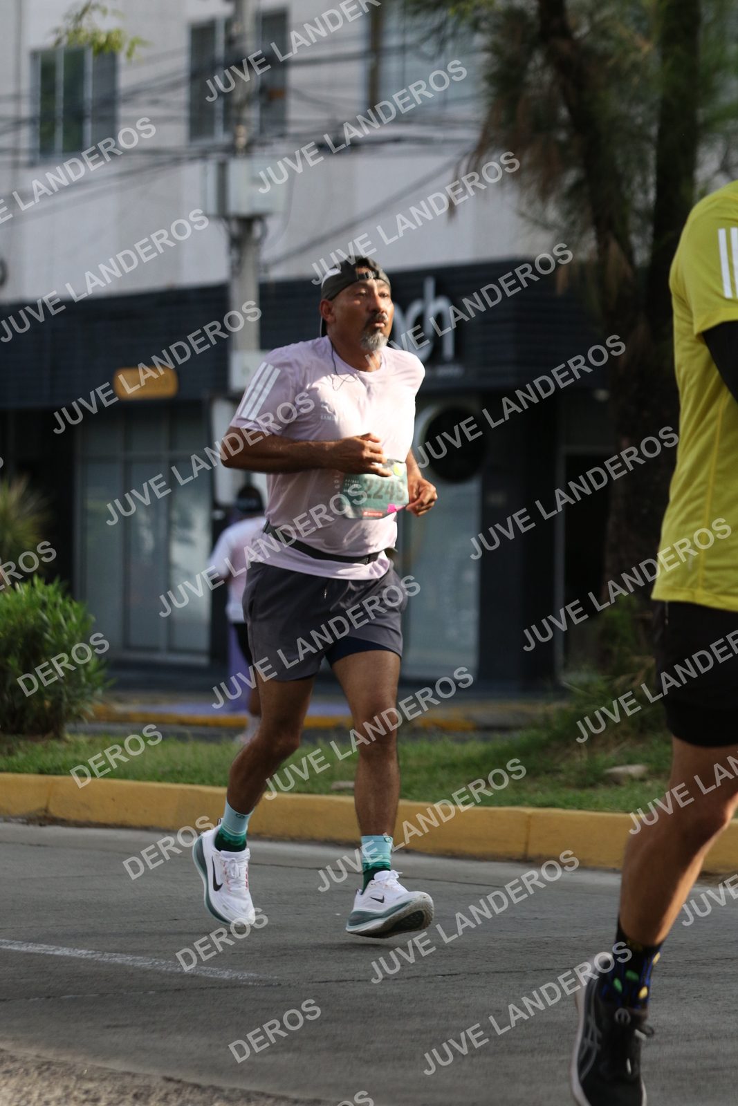 Foto de ADIDAS SPLITS GUADALAJARA 15K / 30K en Av. San Ignacio esquina Av. Ignacio L. Vallarta, Zapopan a las 08:47 · dorsal 2249