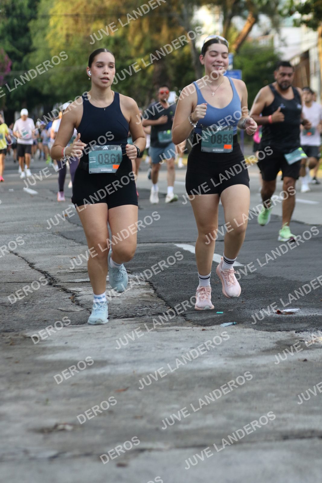Foto de ADIDAS SPLITS GUADALAJARA 15K / 30K en Av. San Ignacio esquina Av. Ignacio L. Vallarta, Zapopan a las 07:10 · dorsal 859, 861