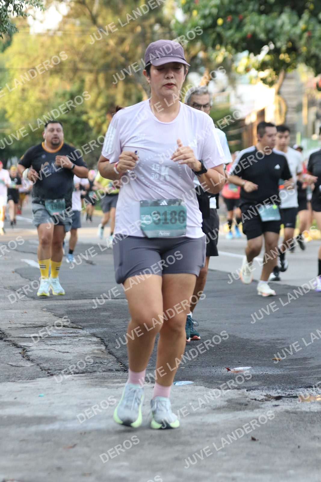 Foto de ADIDAS SPLITS GUADALAJARA 15K / 30K en Av. San Ignacio esquina Av. Ignacio L. Vallarta, Zapopan a las 07:16 · dorsal 3186, 30, 15
