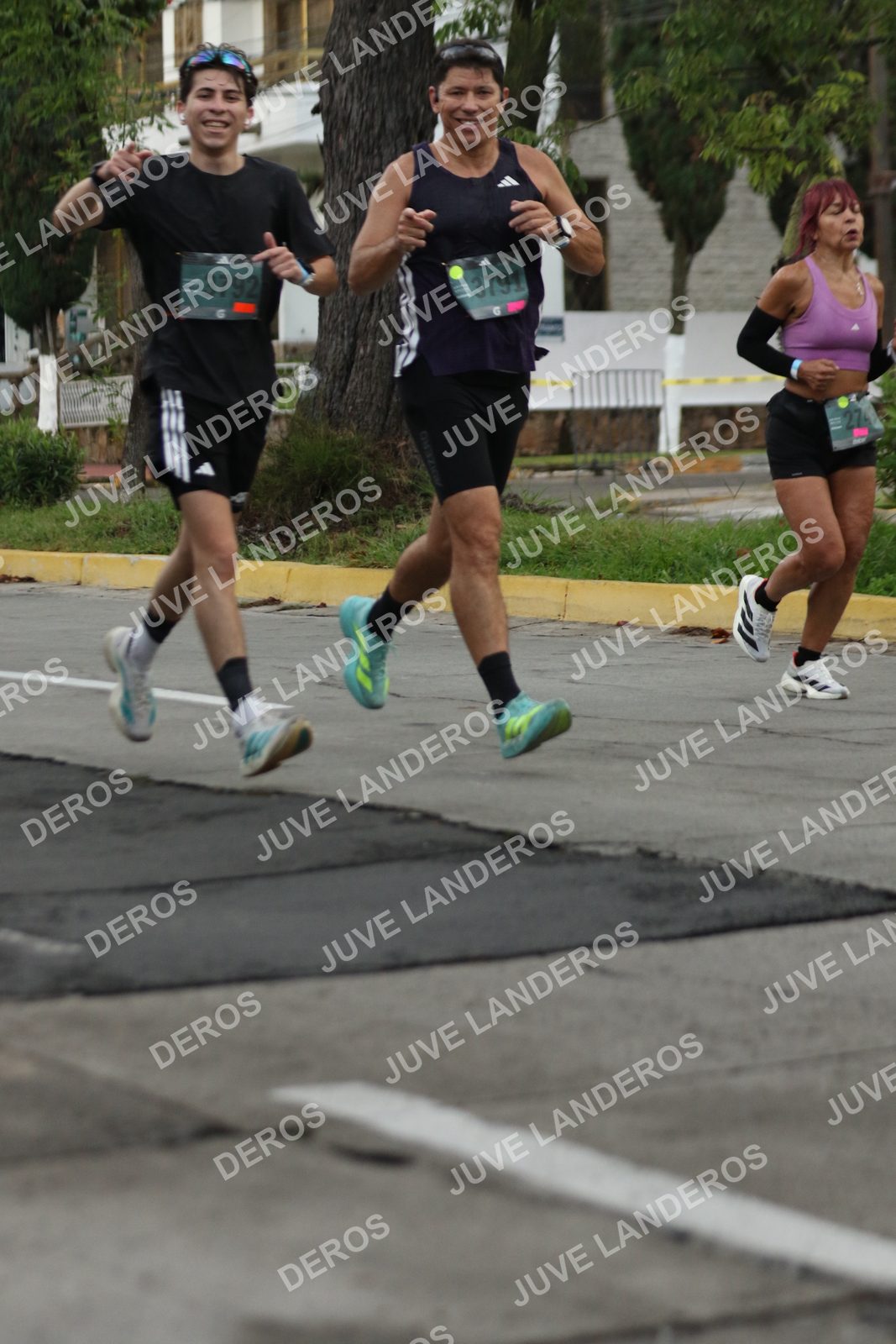 Foto de ADIDAS SPLITS GUADALAJARA 15K / 30K en Av. San Ignacio esquina Av. Ignacio L. Vallarta, Zapopan a las 06:56 · dorsal 3792, 3791