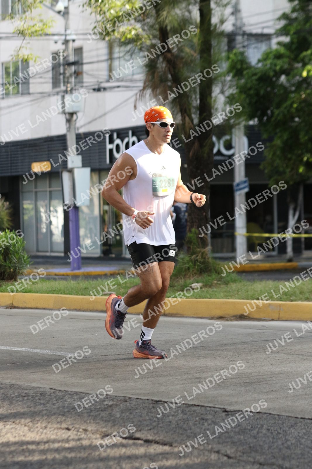 Foto de ADIDAS SPLITS GUADALAJARA 15K / 30K en Av. San Ignacio esquina Av. Ignacio L. Vallarta, Zapopan a las 08:45 · dorsal 2281