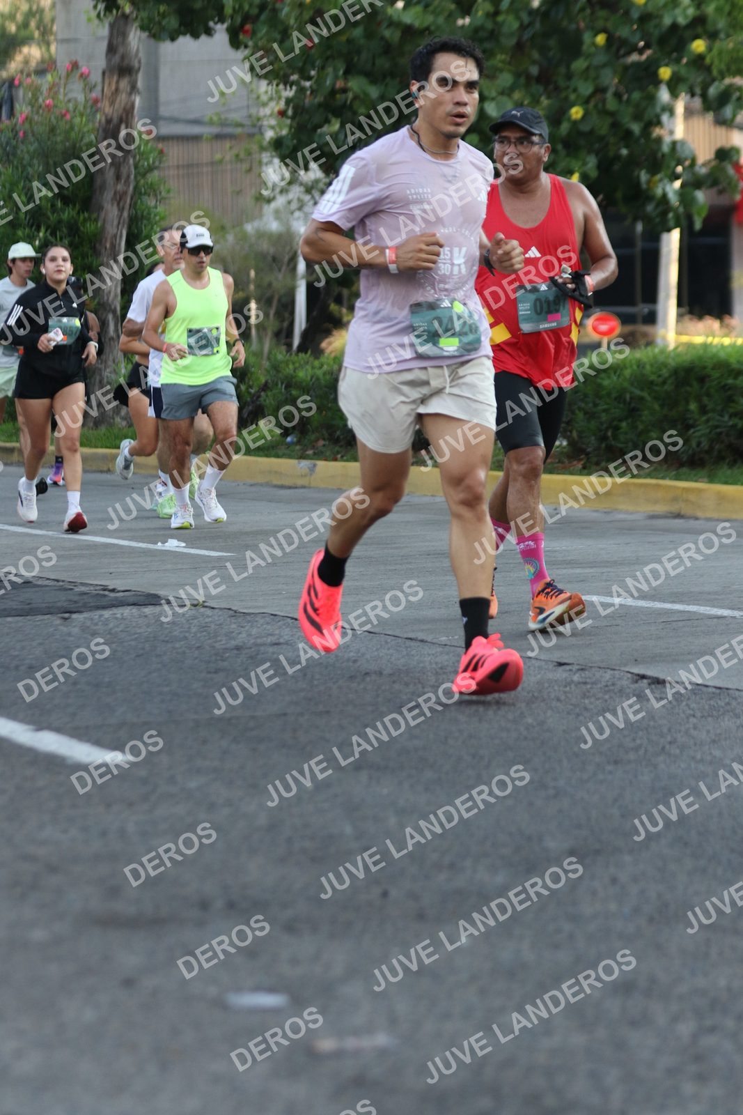 Foto de ADIDAS SPLITS GUADALAJARA 15K / 30K en Av. San Ignacio esquina Av. Ignacio L. Vallarta, Zapopan a las 07:32 · dorsal 2426, 19, 98