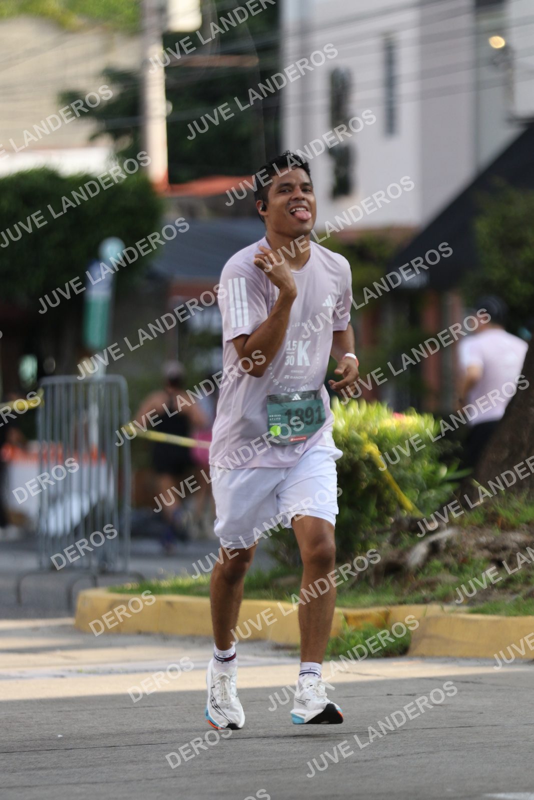 Foto de ADIDAS SPLITS GUADALAJARA 15K / 30K en Av. San Ignacio esquina Av. Ignacio L. Vallarta, Zapopan a las 08:36 · dorsal 1891, 30