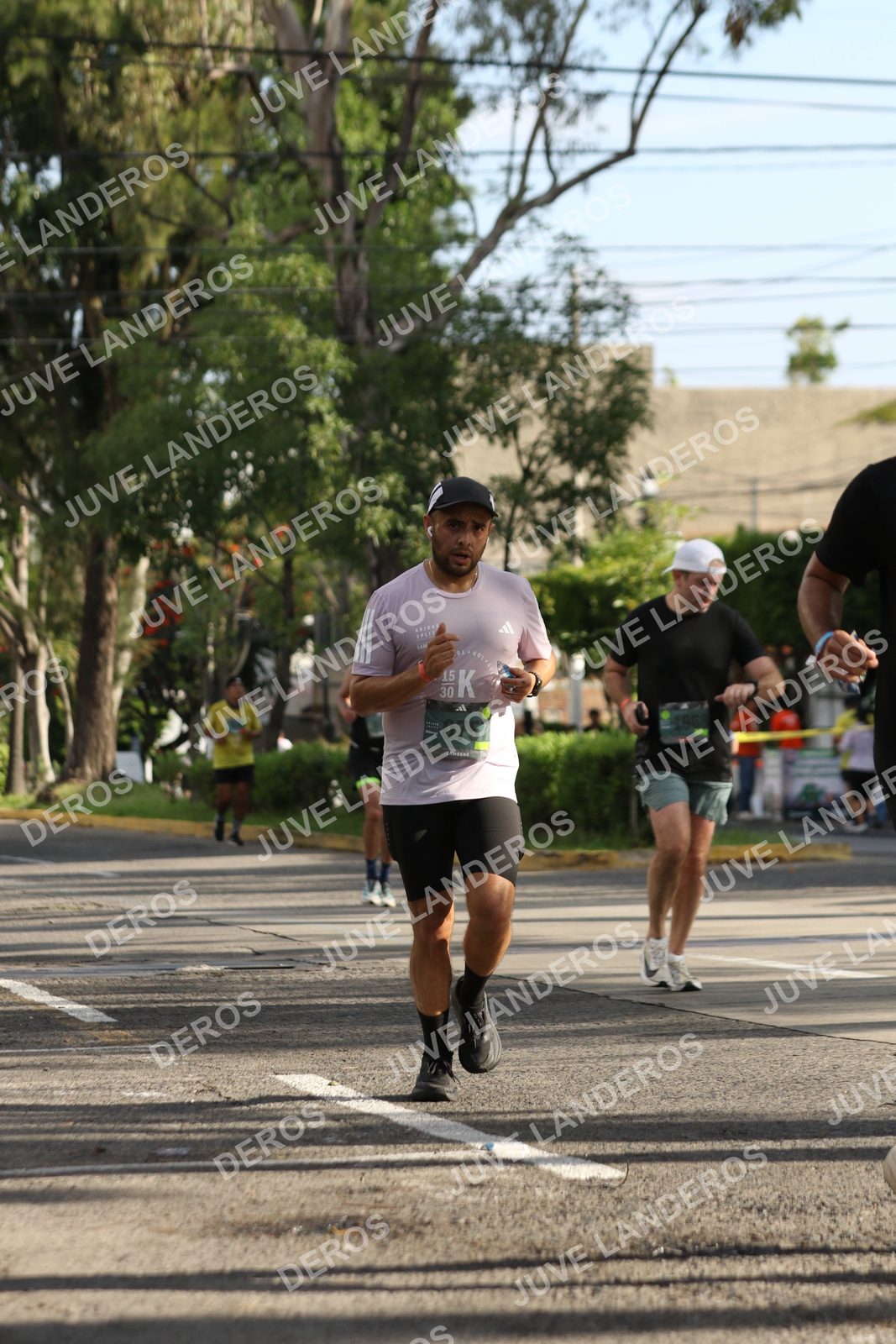 Foto de ADIDAS SPLITS GUADALAJARA 15K / 30K en Av. San Ignacio esquina Av. Ignacio L. Vallarta, Zapopan a las 08:56 · dorsal 75, 30, 15