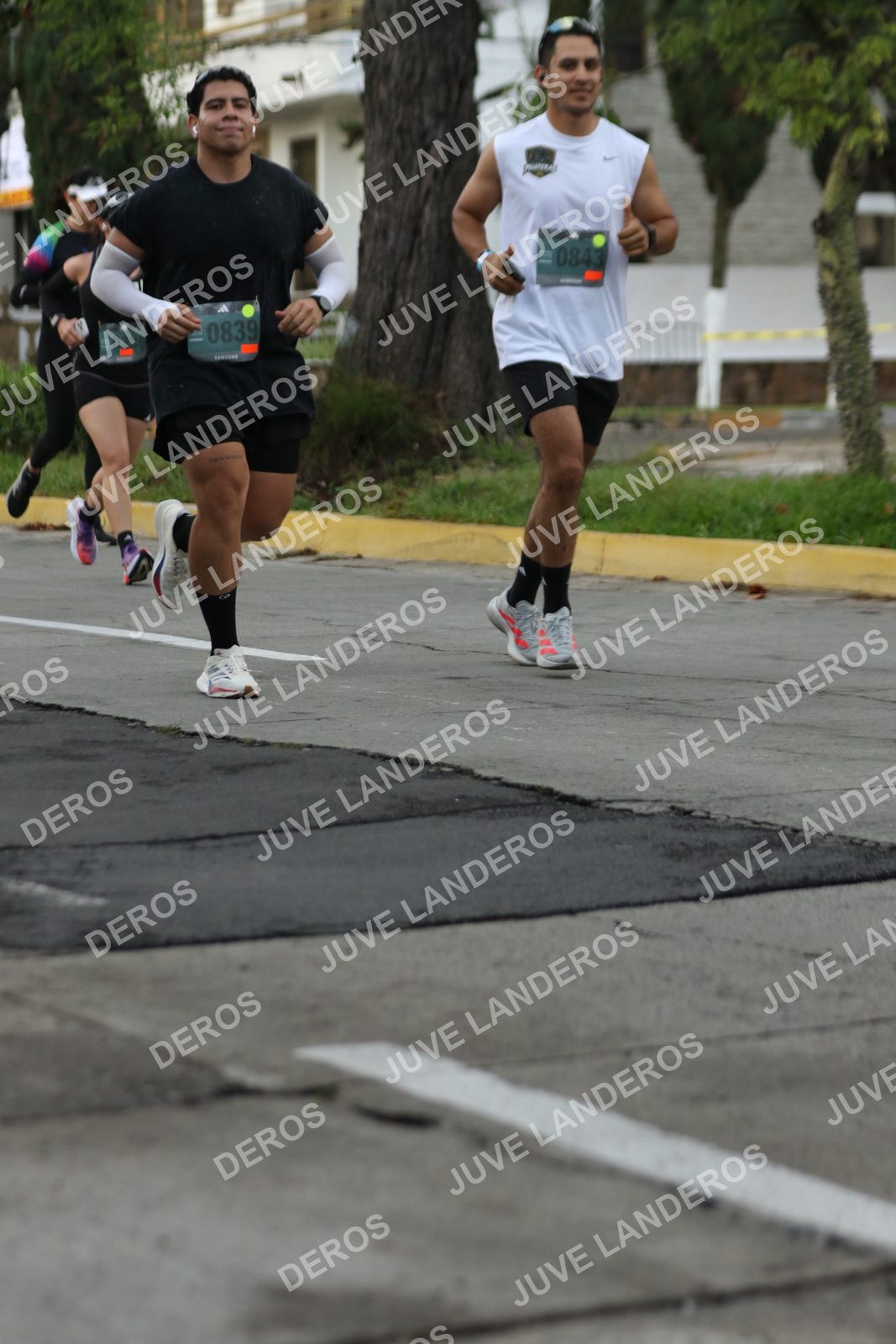 Foto de ADIDAS SPLITS GUADALAJARA 15K / 30K en Av. San Ignacio esquina Av. Ignacio L. Vallarta, Zapopan a las 07:01 · dorsal 839, 843