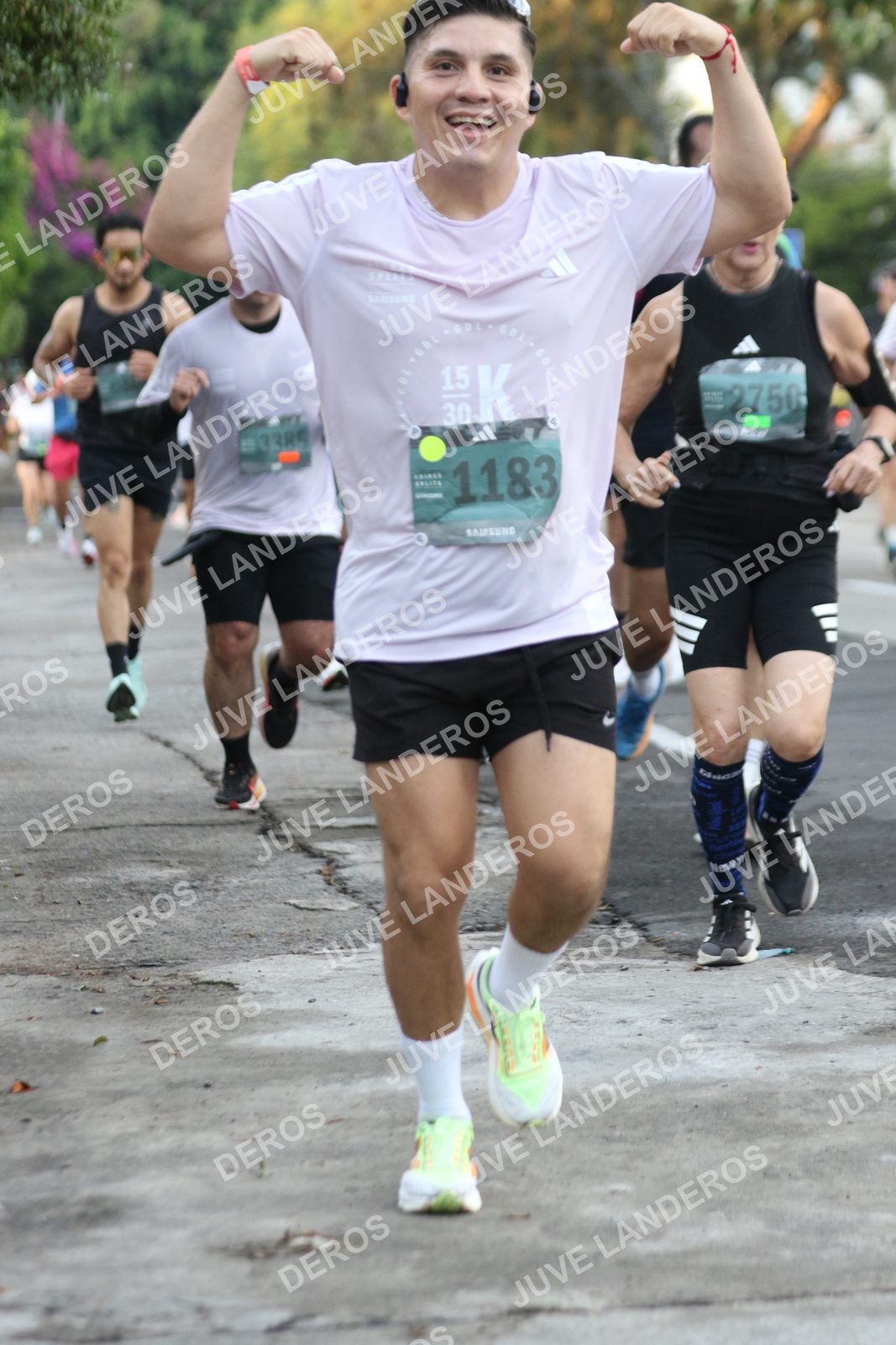 Foto de ADIDAS SPLITS GUADALAJARA 15K / 30K en Av. San Ignacio esquina Av. Ignacio L. Vallarta, Zapopan a las 07:08 · dorsal 1183, 15, 2750, 30