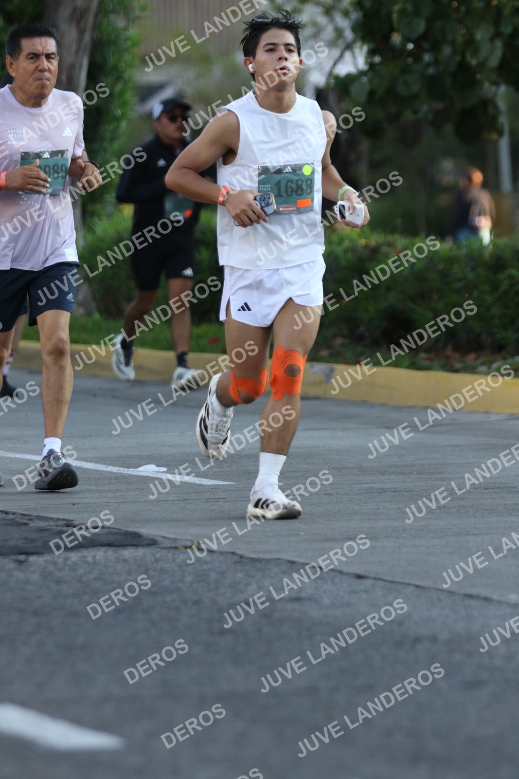 Foto de ADIDAS SPLITS GUADALAJARA 15K / 30K en Av. San Ignacio esquina Av. Ignacio L. Vallarta, Zapopan a las 07:45 · dorsal 1688