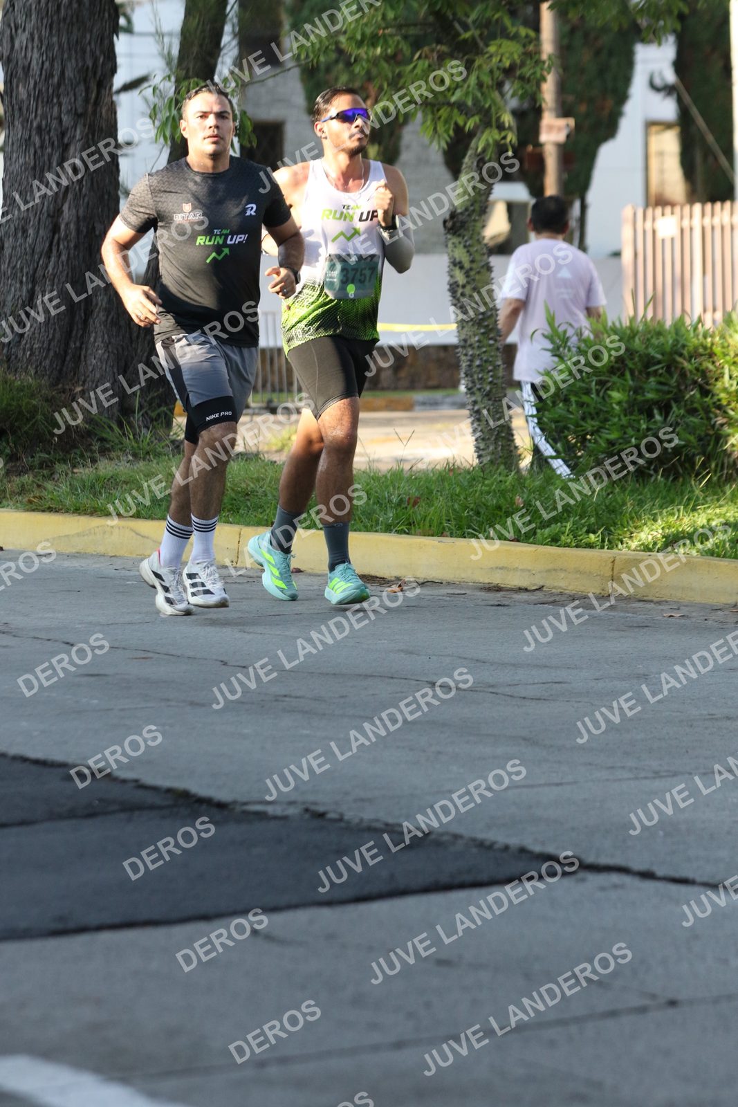 Foto de ADIDAS SPLITS GUADALAJARA 15K / 30K en Av. San Ignacio esquina Av. Ignacio L. Vallarta, Zapopan a las 08:07 · dorsal 3757