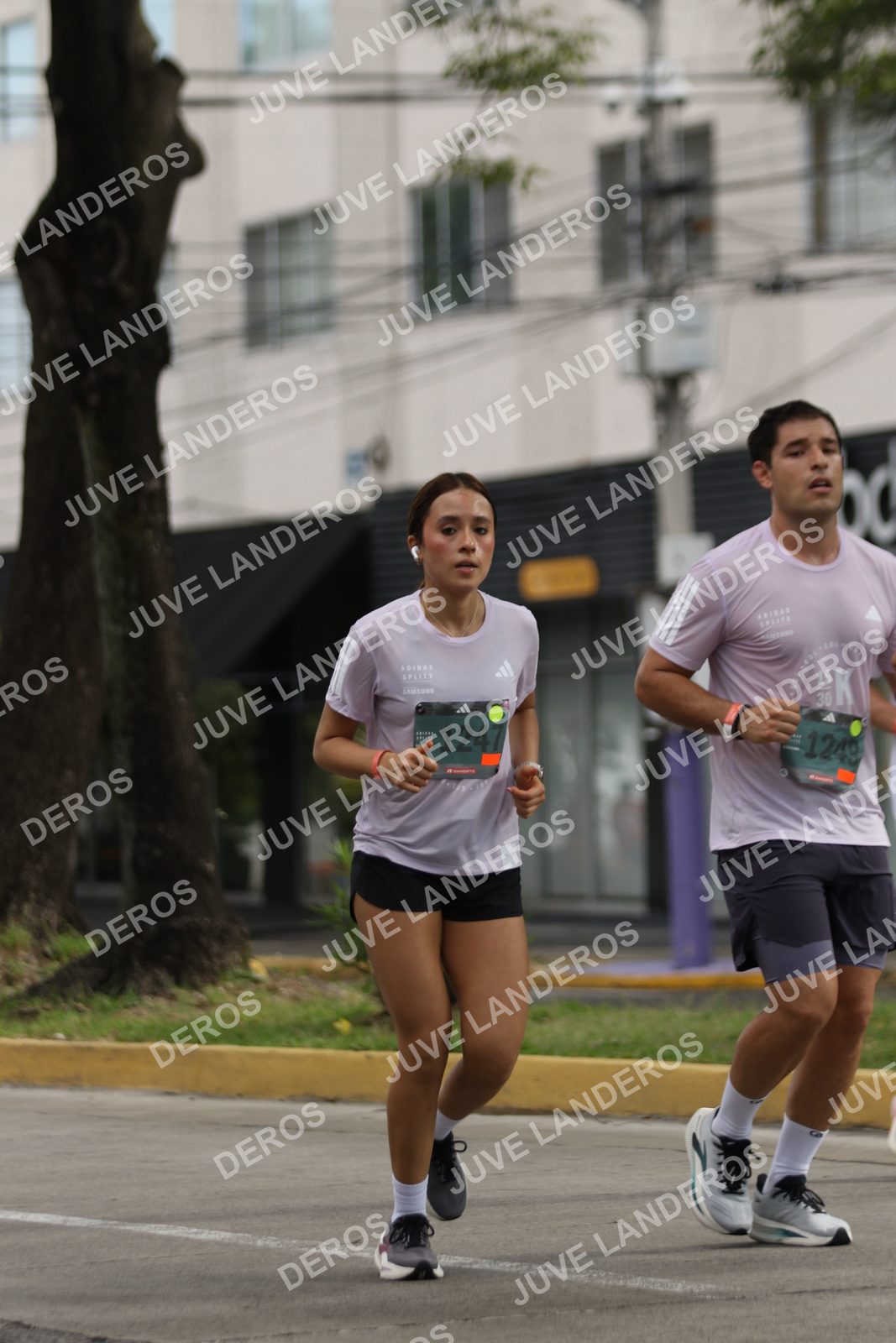 Foto de ADIDAS SPLITS GUADALAJARA 15K / 30K en Av. San Ignacio esquina Av. Ignacio L. Vallarta, Zapopan a las 09:10 · dorsal 1247, 30, 1249, 15