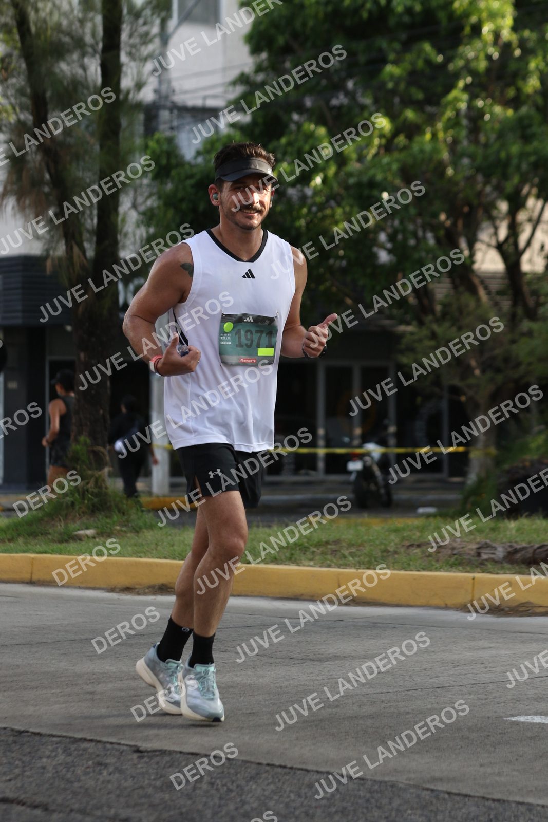 Foto de ADIDAS SPLITS GUADALAJARA 15K / 30K en Av. San Ignacio esquina Av. Ignacio L. Vallarta, Zapopan a las 08:37 · dorsal 1971