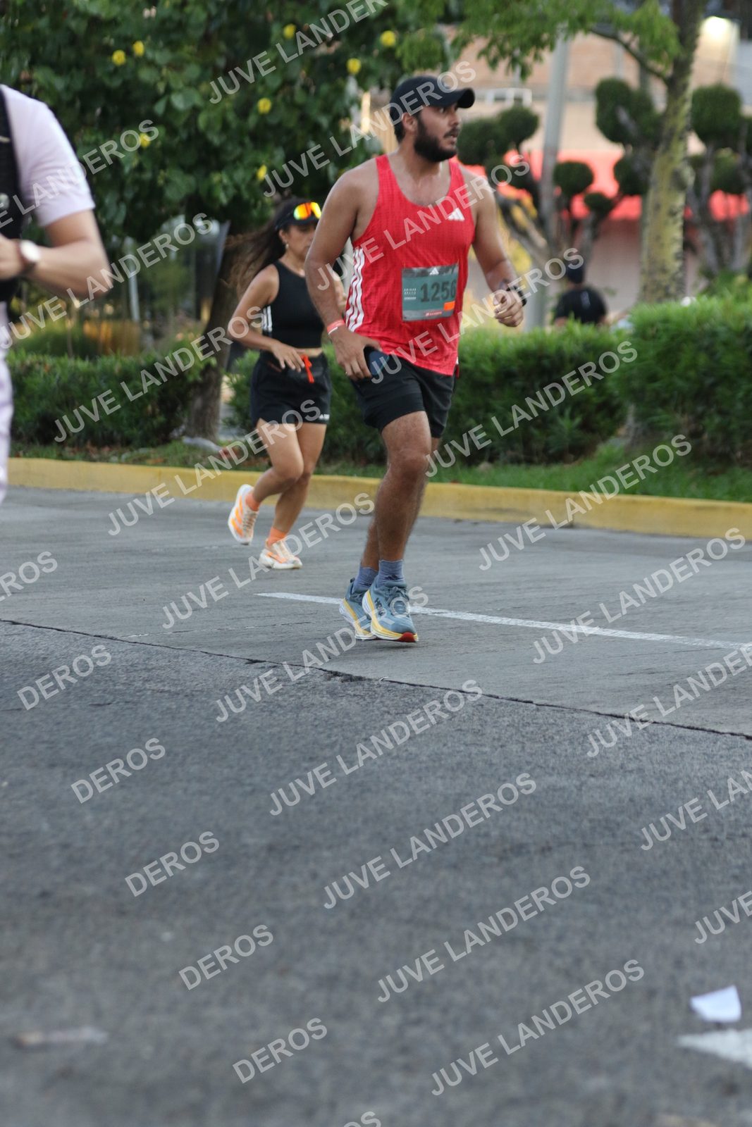 Foto de ADIDAS SPLITS GUADALAJARA 15K / 30K en Av. San Ignacio esquina Av. Ignacio L. Vallarta, Zapopan a las 07:29 · dorsal 1256