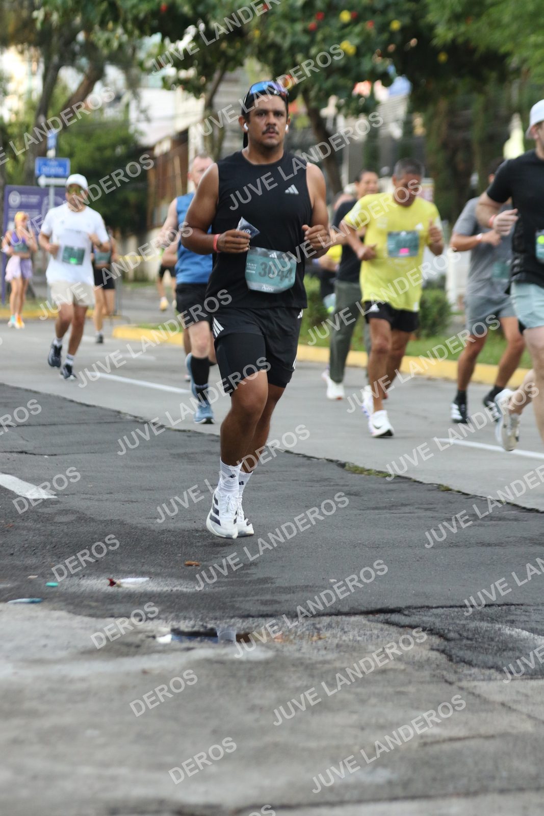 Foto de ADIDAS SPLITS GUADALAJARA 15K / 30K en Av. San Ignacio esquina Av. Ignacio L. Vallarta, Zapopan a las 07:04 · dorsal 3044
