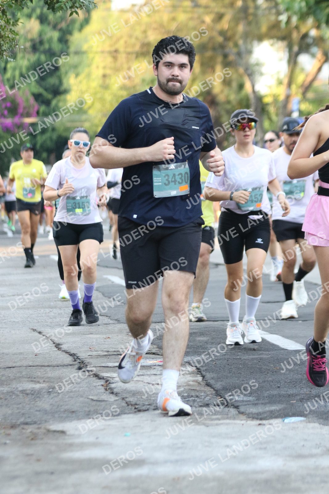 Foto de ADIDAS SPLITS GUADALAJARA 15K / 30K en Av. San Ignacio esquina Av. Ignacio L. Vallarta, Zapopan a las 07:16 · dorsal 3430, 3156, 452
