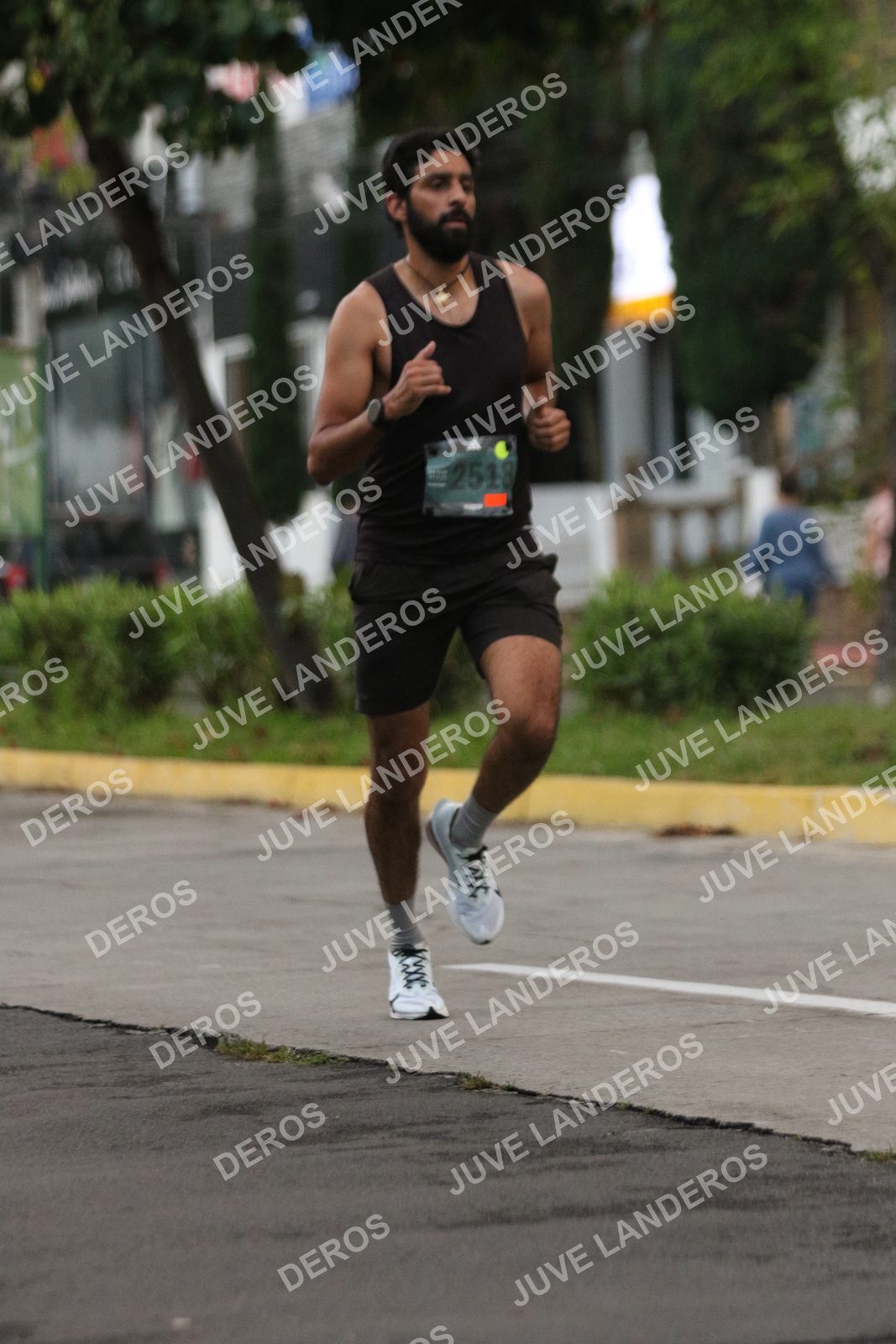 Foto de ADIDAS SPLITS GUADALAJARA 15K / 30K en Av. San Ignacio esquina Av. Ignacio L. Vallarta, Zapopan a las 06:47 · dorsal 2518