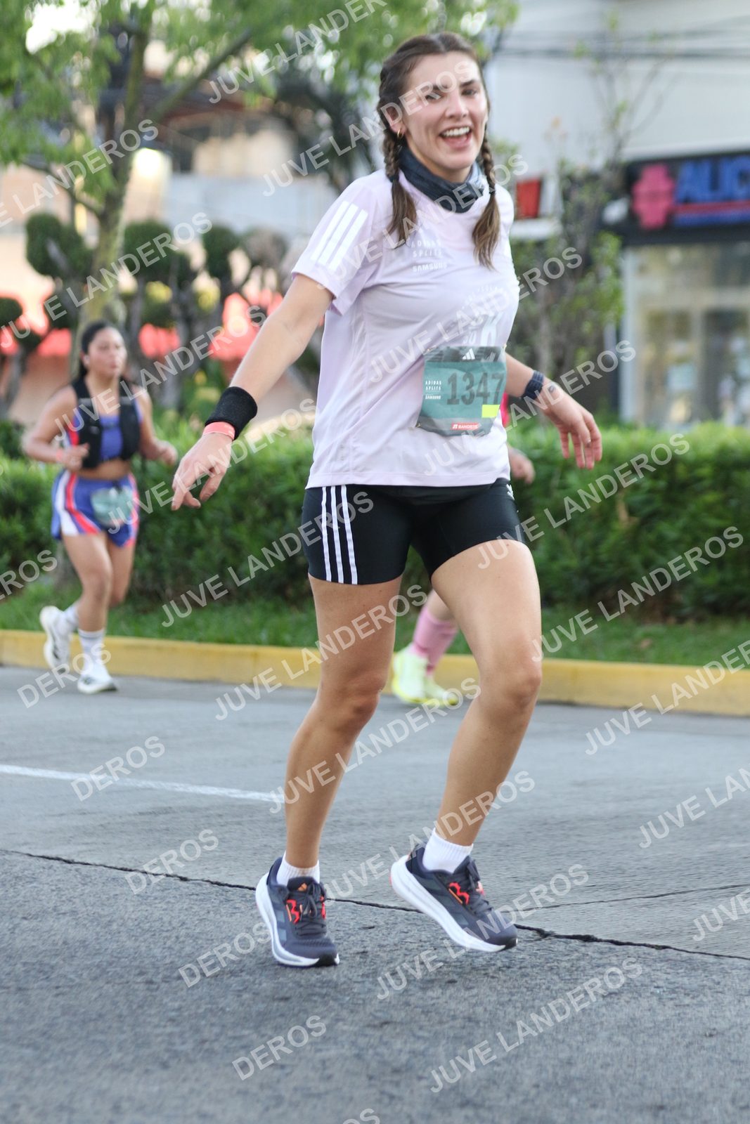 Foto de ADIDAS SPLITS GUADALAJARA 15K / 30K en Av. San Ignacio esquina Av. Ignacio L. Vallarta, Zapopan a las 07:39 · dorsal 1347