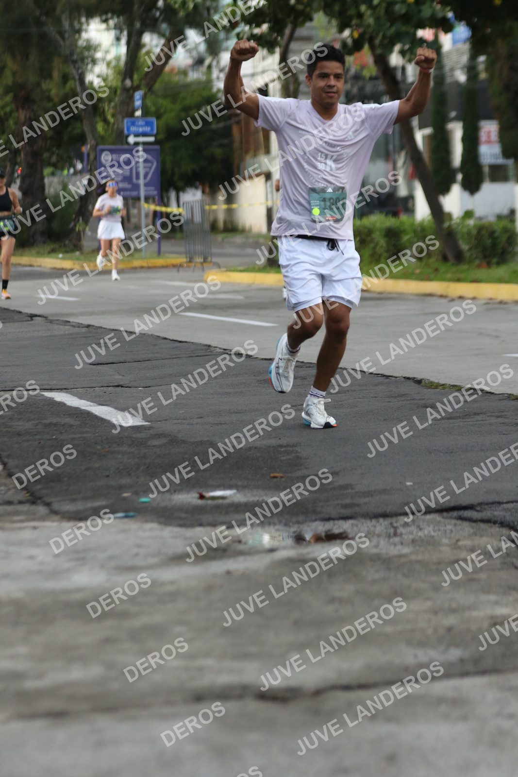 Foto de ADIDAS SPLITS GUADALAJARA 15K / 30K en Av. San Ignacio esquina Av. Ignacio L. Vallarta, Zapopan a las 07:02 · dorsal 1891, 15, 30