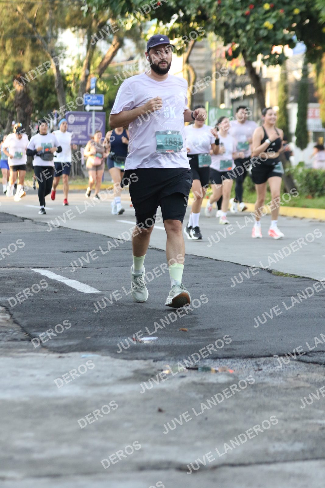 Foto de ADIDAS SPLITS GUADALAJARA 15K / 30K en Av. San Ignacio esquina Av. Ignacio L. Vallarta, Zapopan a las 07:18 · dorsal 1881