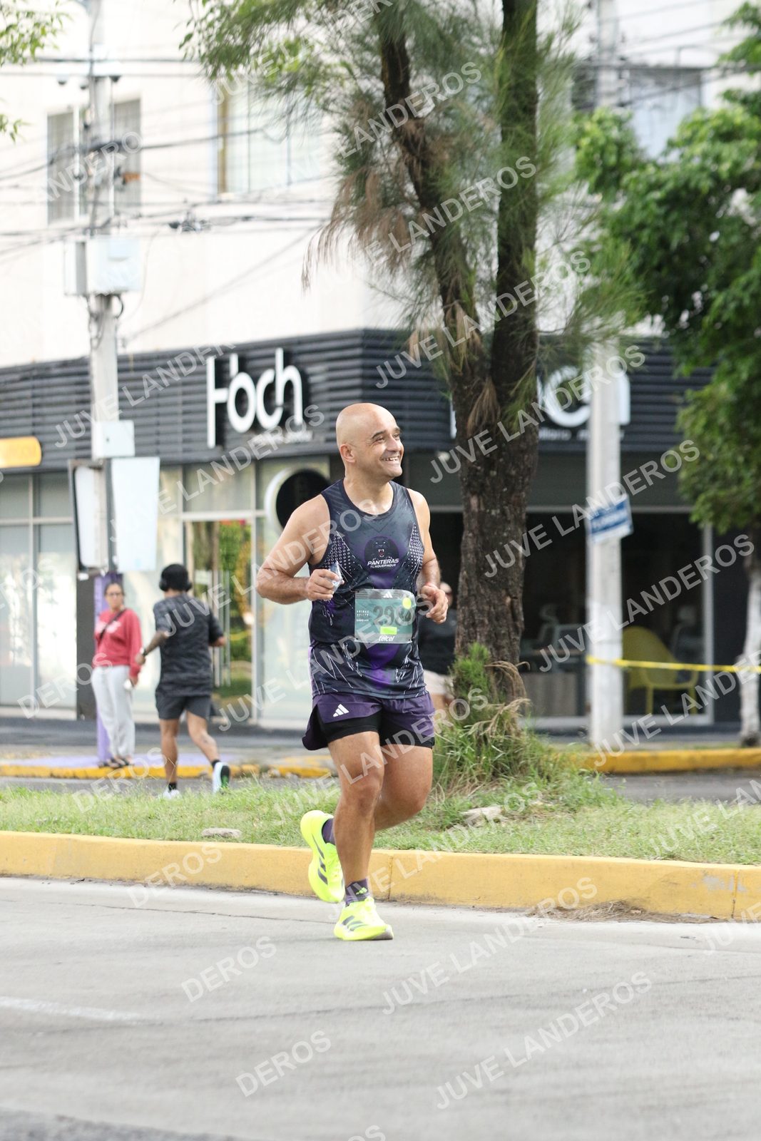 Foto de ADIDAS SPLITS GUADALAJARA 15K / 30K en Av. San Ignacio esquina Av. Ignacio L. Vallarta, Zapopan a las 08:57 · dorsal 2984