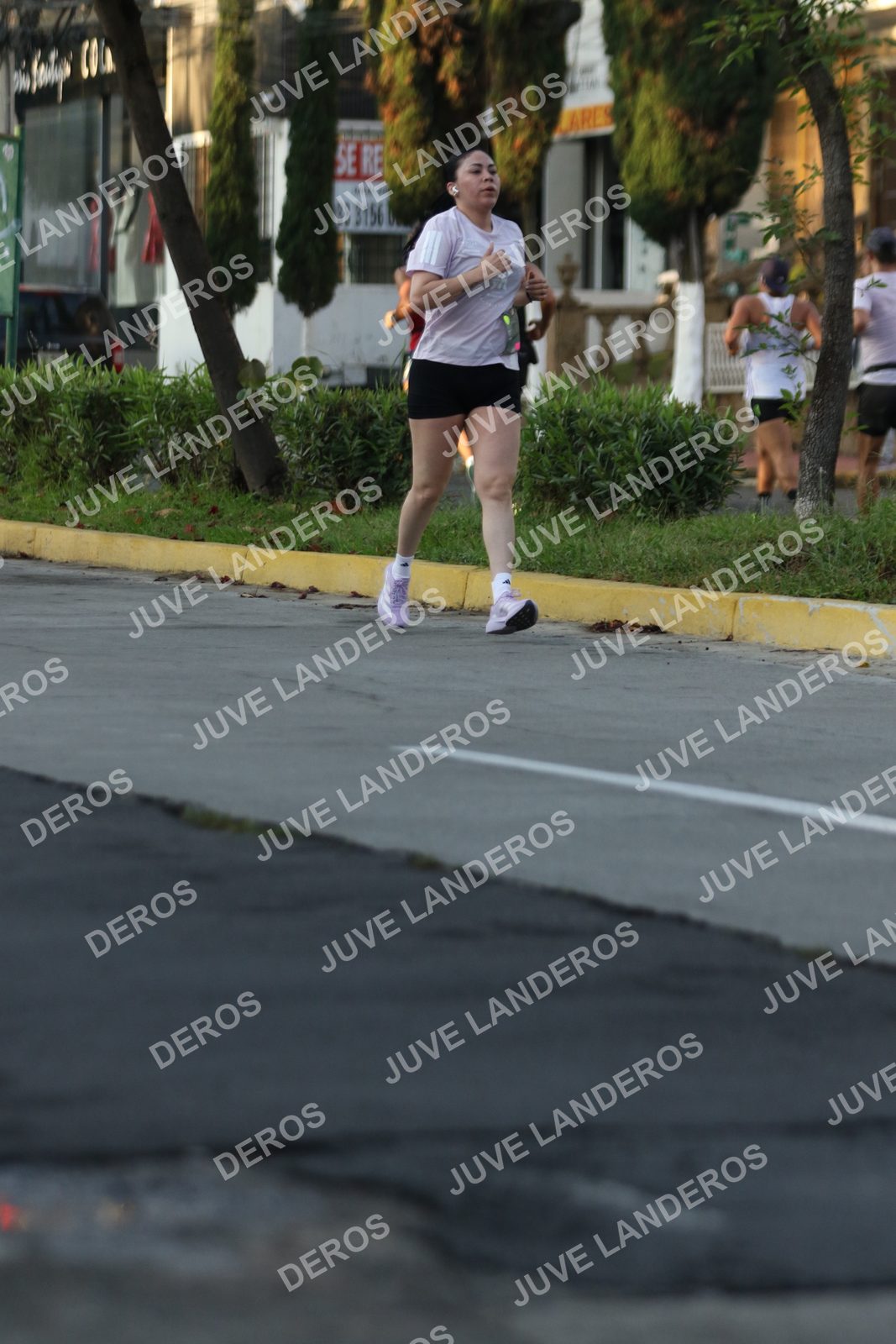 Foto de ADIDAS SPLITS GUADALAJARA 15K / 30K en Av. San Ignacio esquina Av. Ignacio L. Vallarta, Zapopan a las 07:17 · dorsal 3156