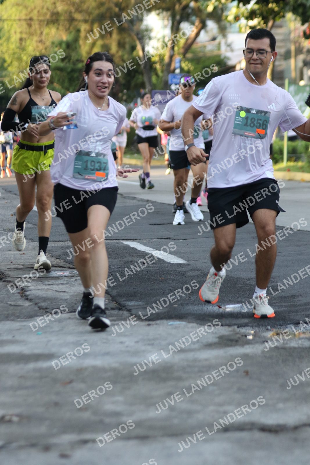 Foto de ADIDAS SPLITS GUADALAJARA 15K / 30K en Av. San Ignacio esquina Av. Ignacio L. Vallarta, Zapopan a las 07:19 · dorsal 1856, 1937, 20