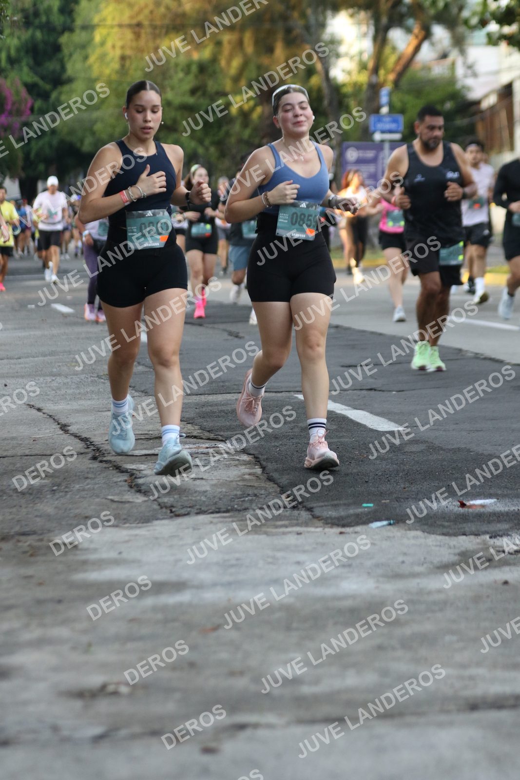 Foto de ADIDAS SPLITS GUADALAJARA 15K / 30K en Av. San Ignacio esquina Av. Ignacio L. Vallarta, Zapopan a las 07:10 · dorsal 859, 861