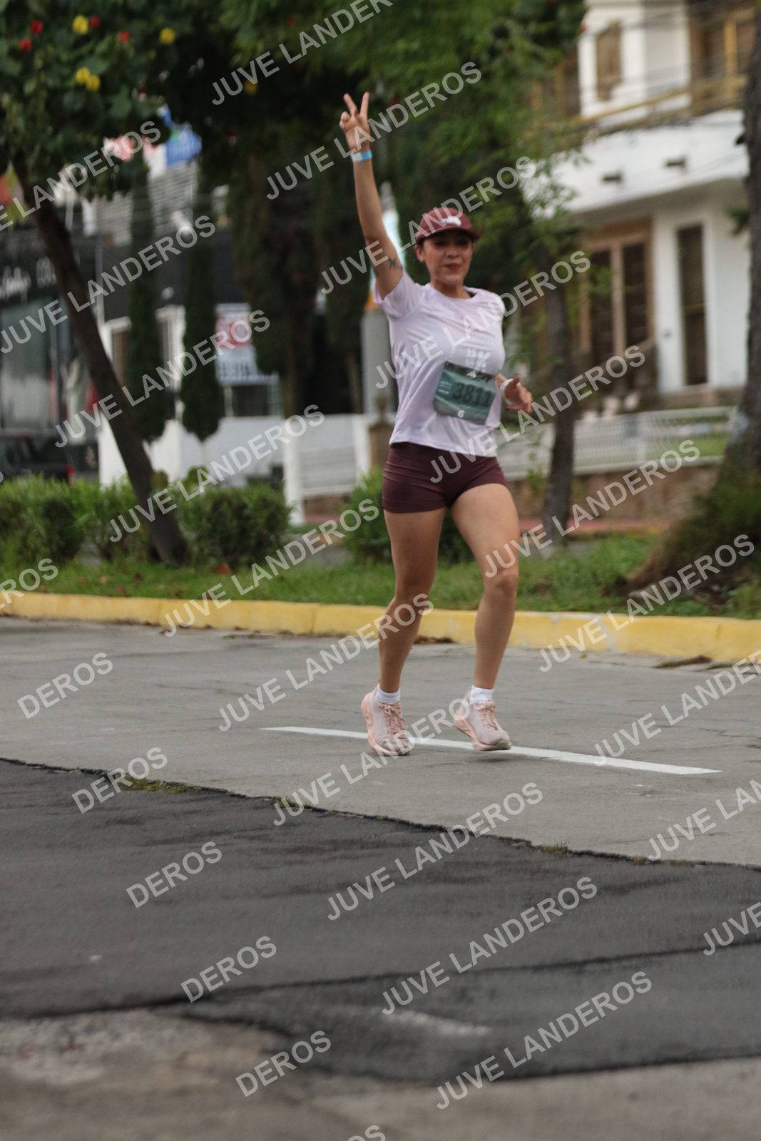 Foto de ADIDAS SPLITS GUADALAJARA 15K / 30K en Av. San Ignacio esquina Av. Ignacio L. Vallarta, Zapopan a las 06:52 · dorsal 3811
