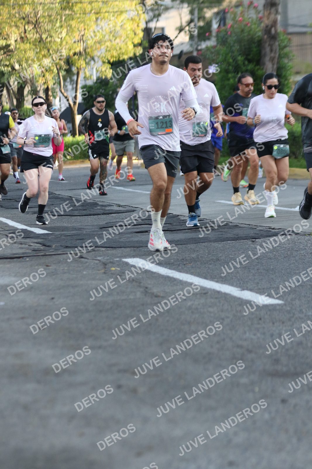 Foto de ADIDAS SPLITS GUADALAJARA 15K / 30K en Av. San Ignacio esquina Av. Ignacio L. Vallarta, Zapopan a las 07:33 · dorsal 1862, 1213, 800, 30