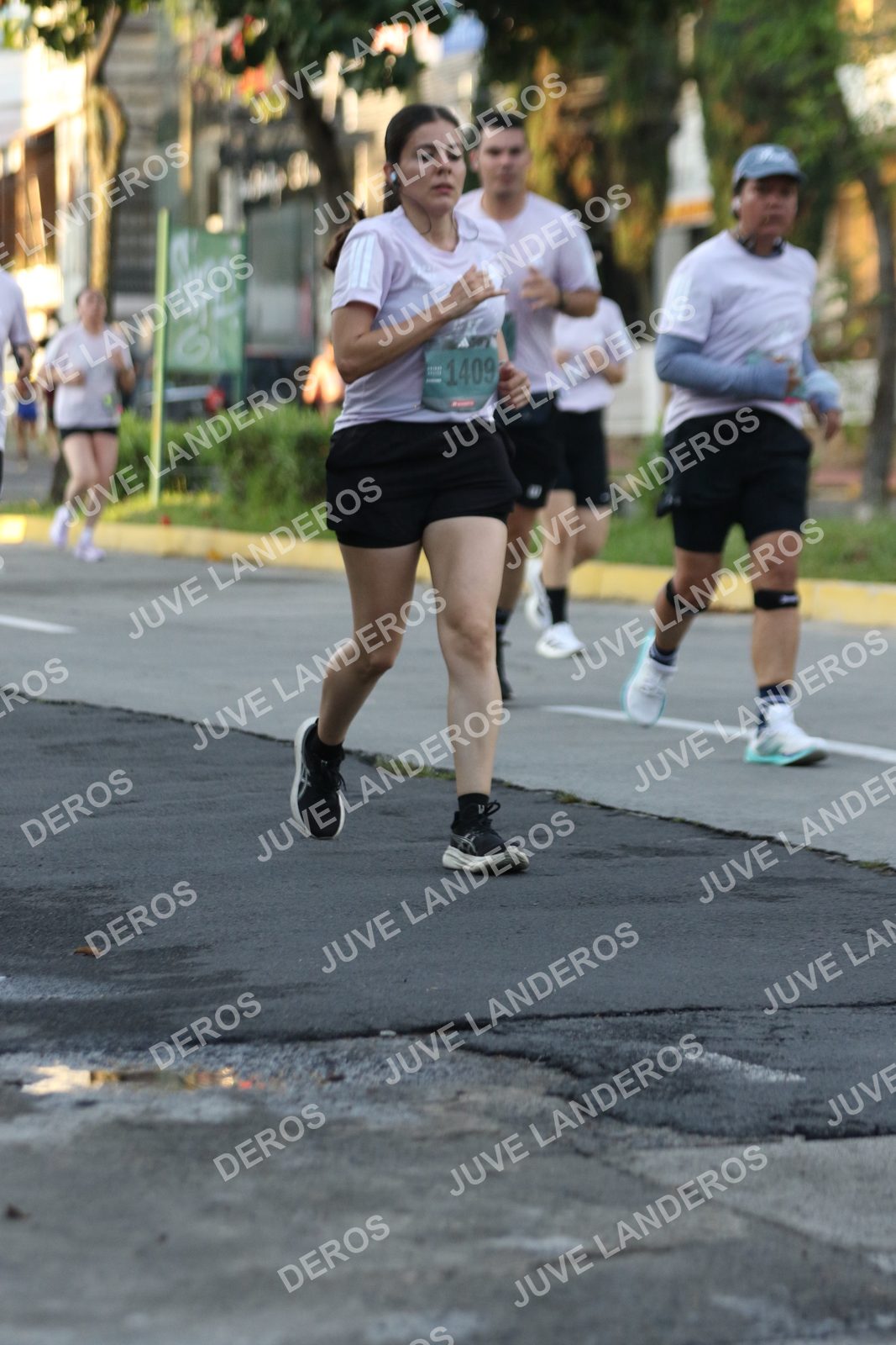 Foto de ADIDAS SPLITS GUADALAJARA 15K / 30K en Av. San Ignacio esquina Av. Ignacio L. Vallarta, Zapopan a las 07:17 · dorsal 1409