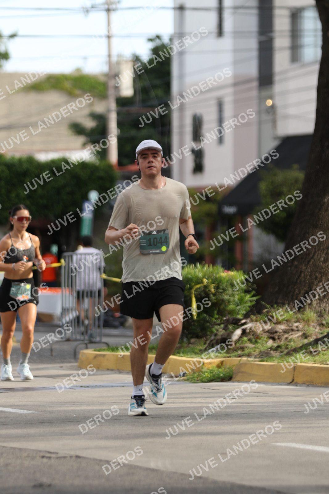 Foto de ADIDAS SPLITS GUADALAJARA 15K / 30K en Av. San Ignacio esquina Av. Ignacio L. Vallarta, Zapopan a las 09:02 · dorsal 1044