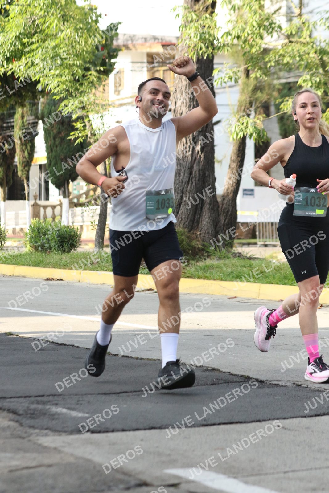 Foto de ADIDAS SPLITS GUADALAJARA 15K / 30K en Av. San Ignacio esquina Av. Ignacio L. Vallarta, Zapopan a las 08:32 · dorsal 1032, 1033