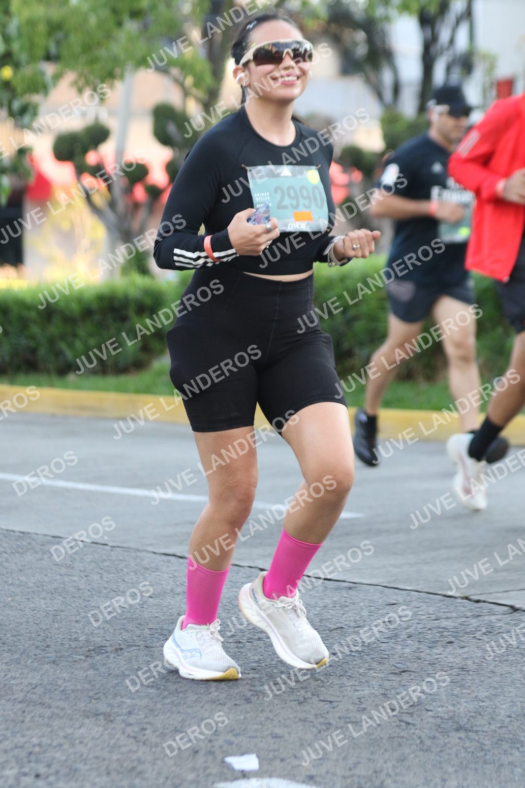 Foto de ADIDAS SPLITS GUADALAJARA 15K / 30K en Av. San Ignacio esquina Av. Ignacio L. Vallarta, Zapopan a las 07:36 · dorsal 2990