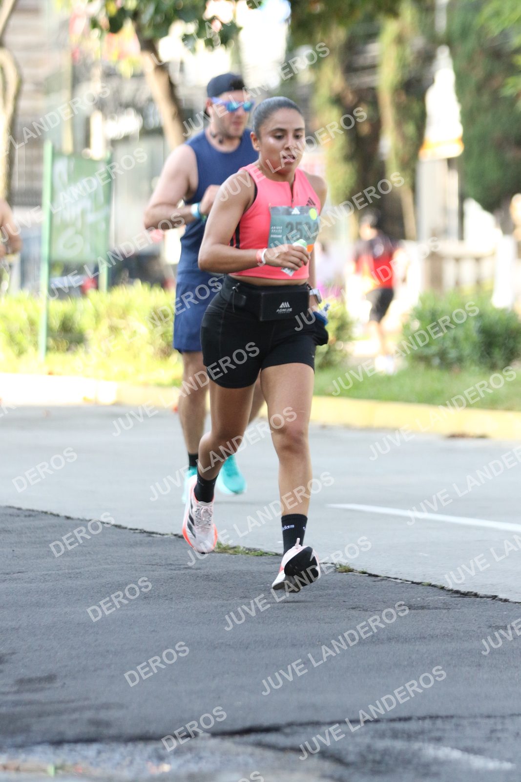 Foto de ADIDAS SPLITS GUADALAJARA 15K / 30K en Av. San Ignacio esquina Av. Ignacio L. Vallarta, Zapopan a las 08:21 · dorsal 2533
