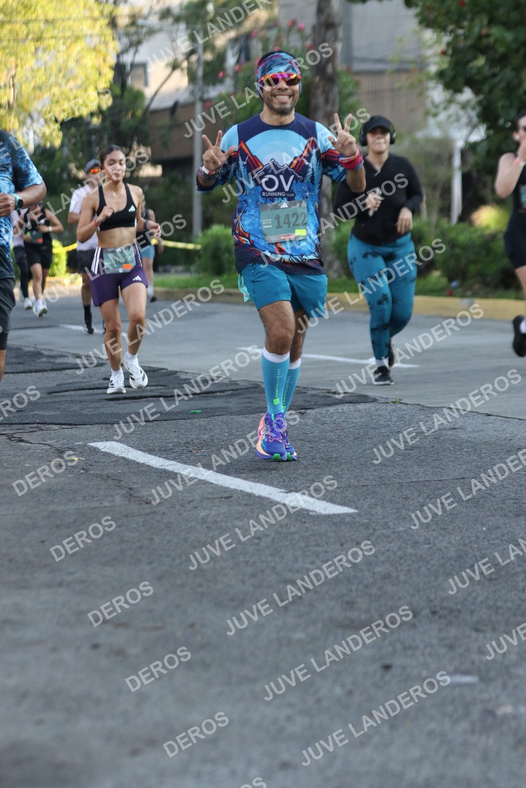 Foto de ADIDAS SPLITS GUADALAJARA 15K / 30K en Av. San Ignacio esquina Av. Ignacio L. Vallarta, Zapopan a las 07:41 · dorsal 1422, 3823