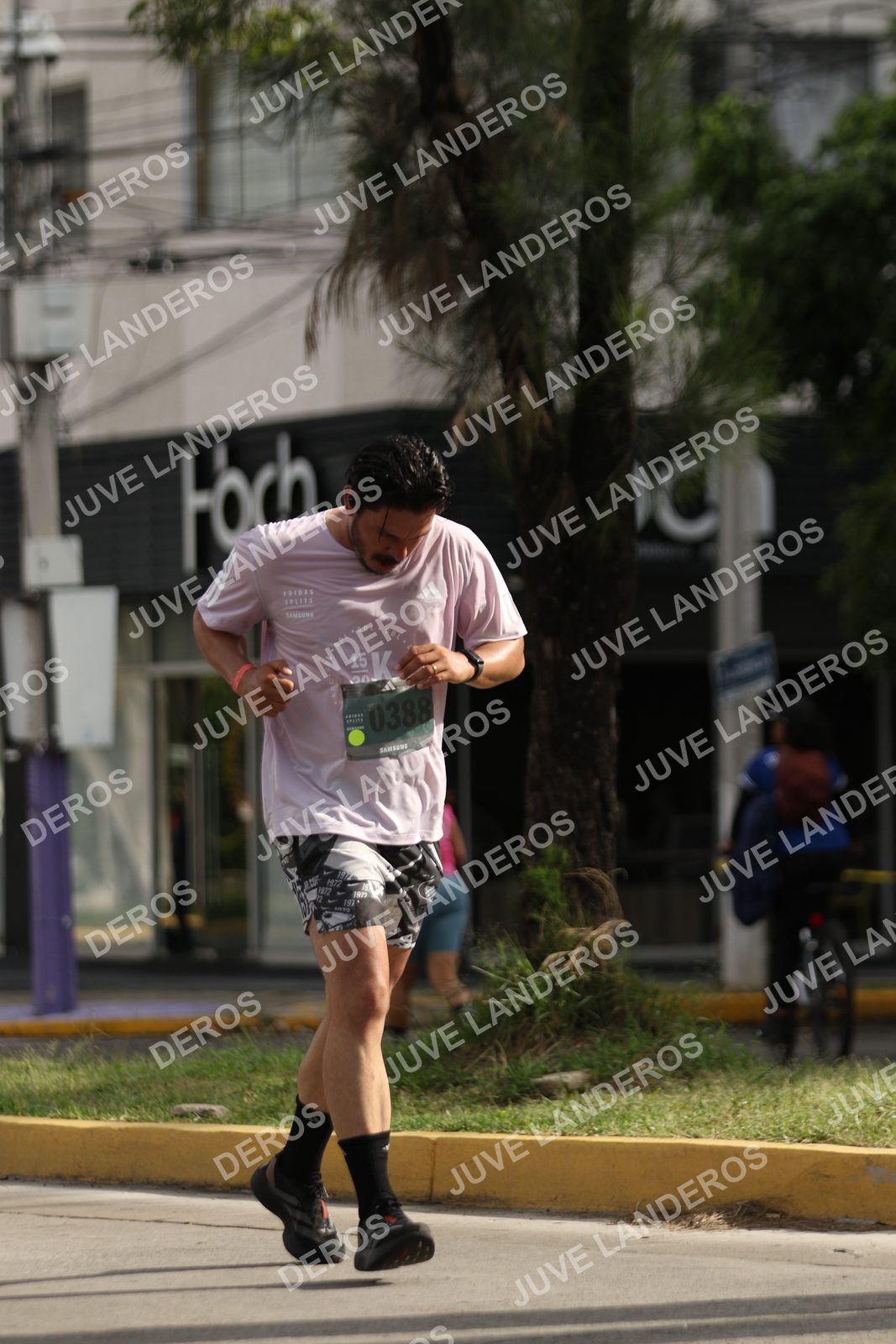 Foto de ADIDAS SPLITS GUADALAJARA 15K / 30K en Av. San Ignacio esquina Av. Ignacio L. Vallarta, Zapopan a las 09:11 · dorsal 388