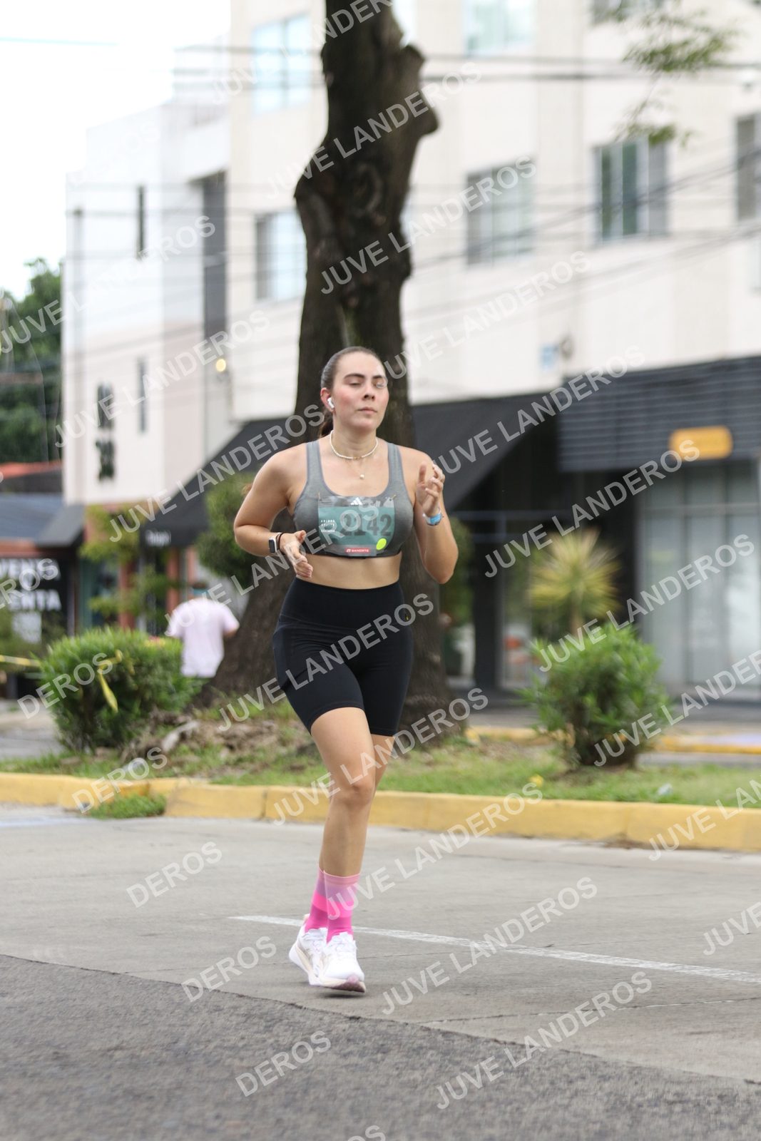 Foto de ADIDAS SPLITS GUADALAJARA 15K / 30K en Av. San Ignacio esquina Av. Ignacio L. Vallarta, Zapopan a las 09:04 · dorsal 2142