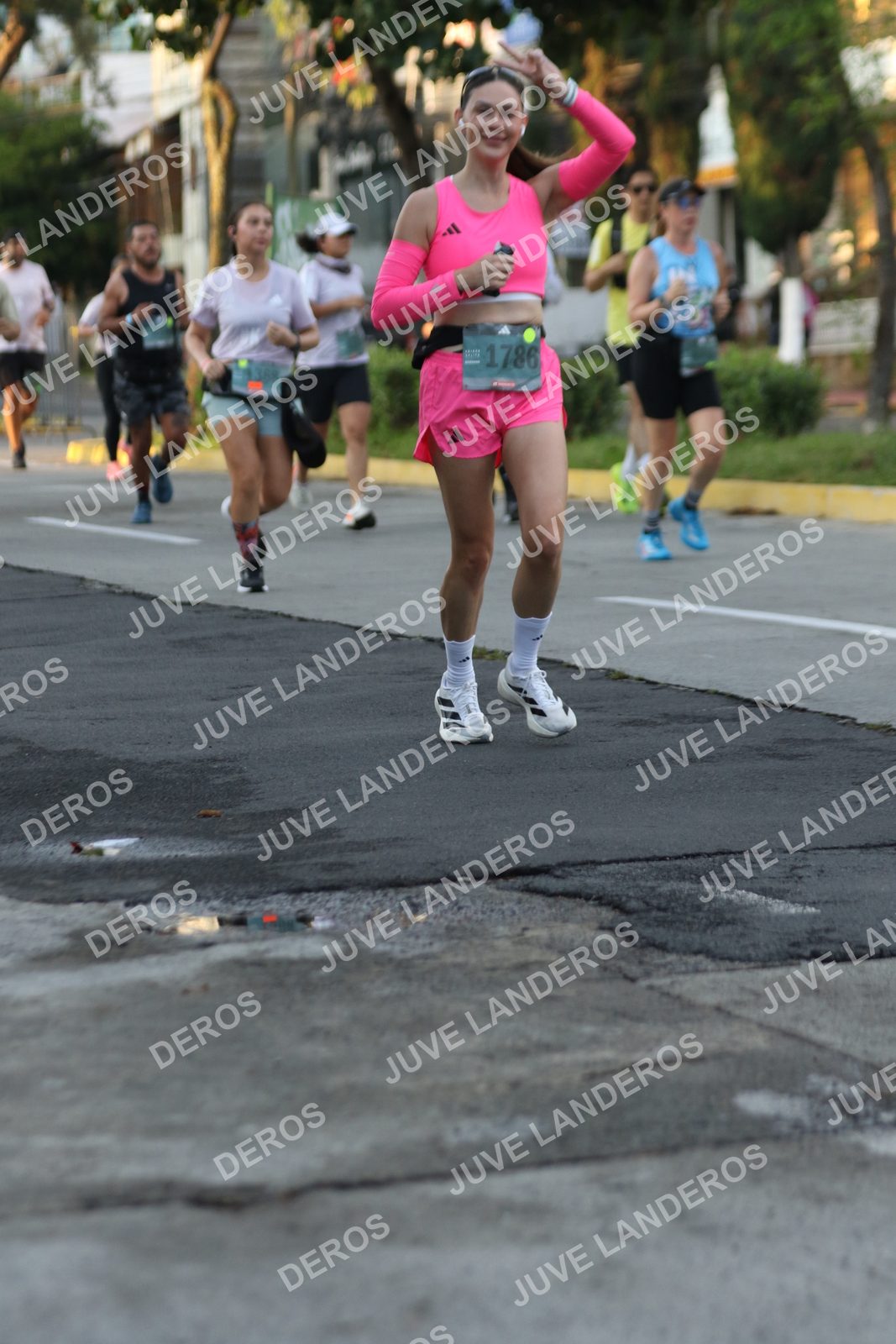 Foto de ADIDAS SPLITS GUADALAJARA 15K / 30K en Av. San Ignacio esquina Av. Ignacio L. Vallarta, Zapopan a las 07:12 · dorsal 1786