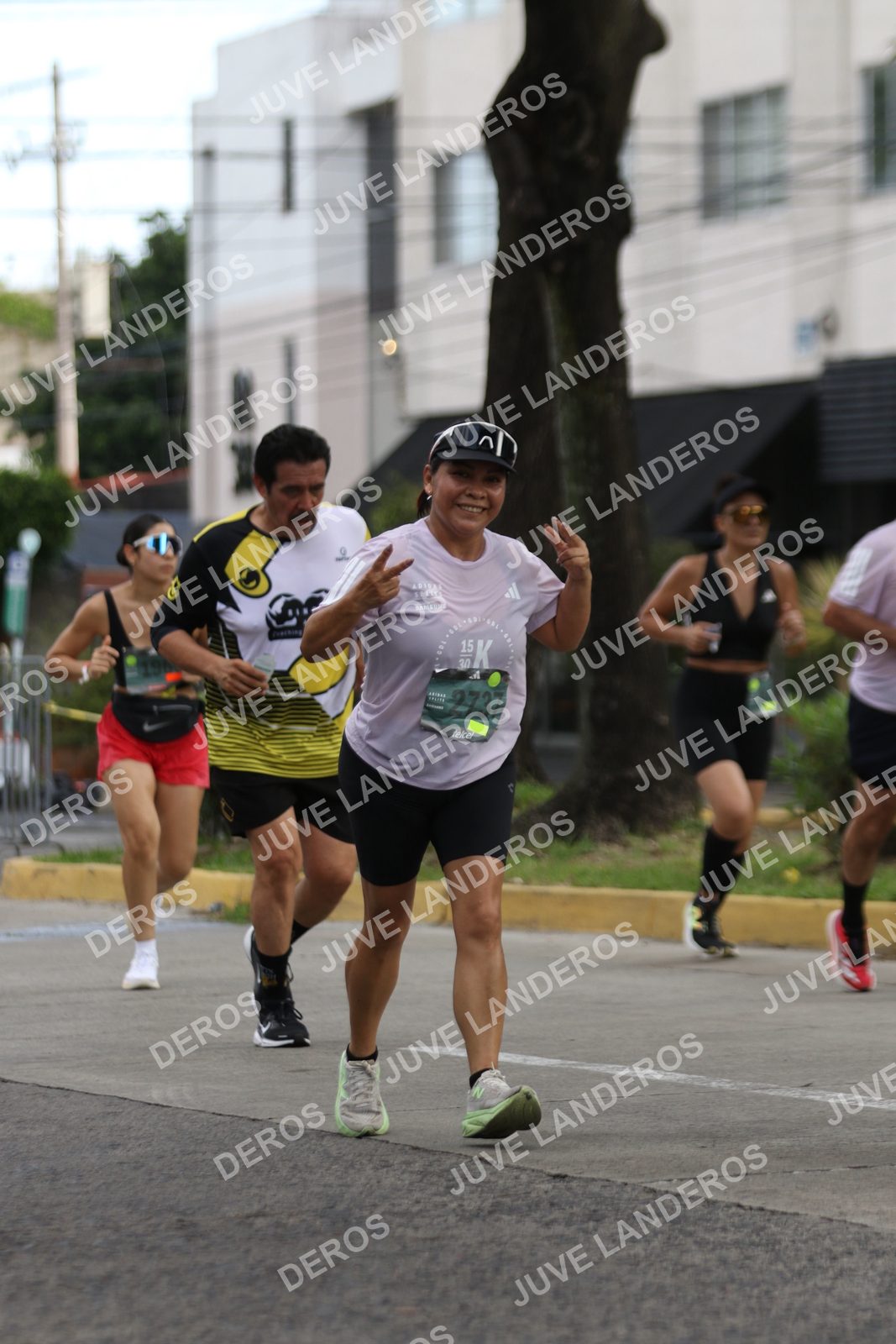 Foto de ADIDAS SPLITS GUADALAJARA 15K / 30K en Av. San Ignacio esquina Av. Ignacio L. Vallarta, Zapopan a las 09:03 · dorsal 15, 2737, 30
