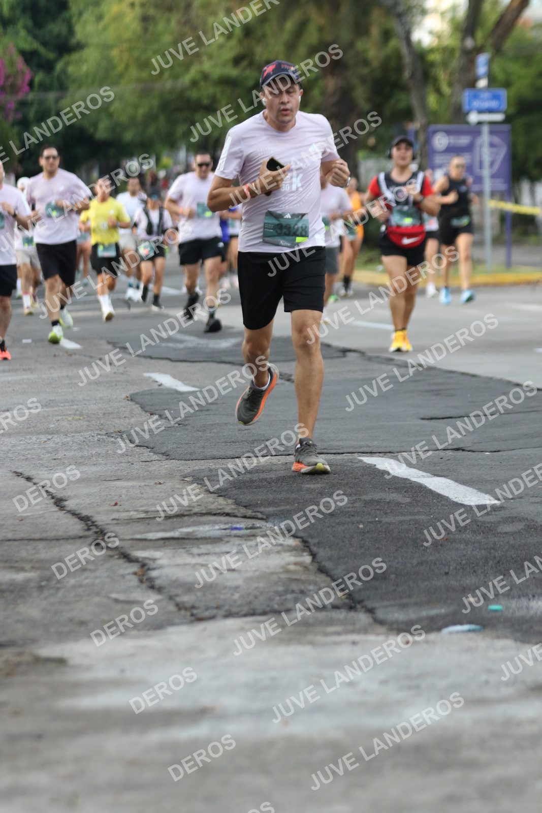 Foto de ADIDAS SPLITS GUADALAJARA 15K / 30K en Av. San Ignacio esquina Av. Ignacio L. Vallarta, Zapopan a las 07:05 · dorsal 3328