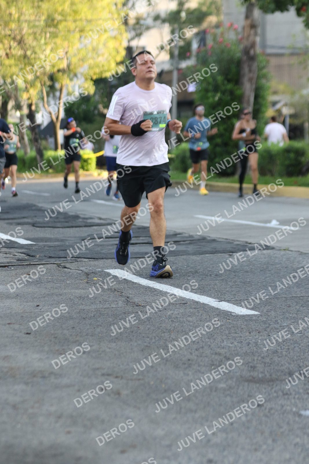 Foto de ADIDAS SPLITS GUADALAJARA 15K / 30K en Av. San Ignacio esquina Av. Ignacio L. Vallarta, Zapopan a las 07:28 · dorsal 2874