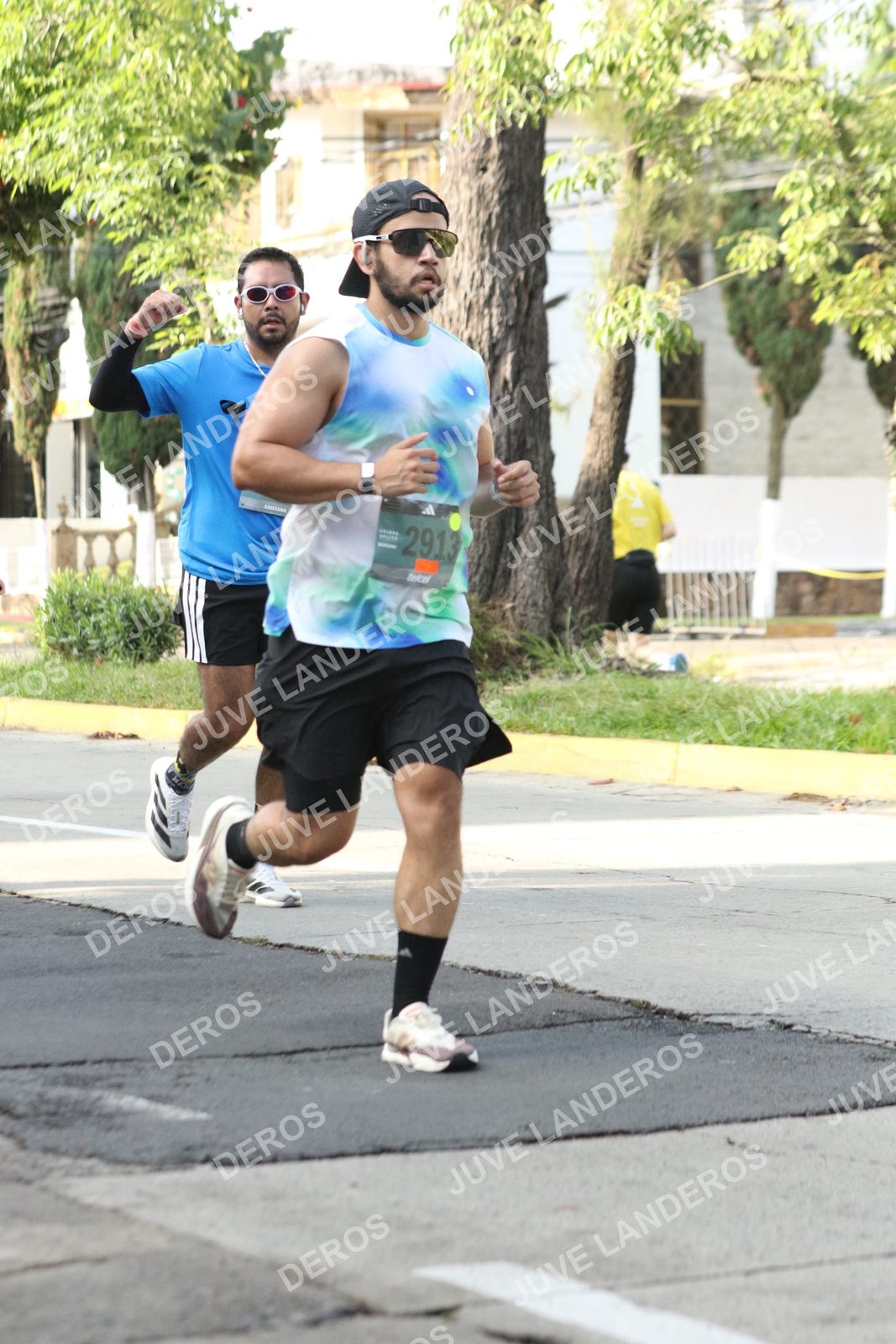 Foto de ADIDAS SPLITS GUADALAJARA 15K / 30K en Av. San Ignacio esquina Av. Ignacio L. Vallarta, Zapopan a las 08:31 · dorsal 2913