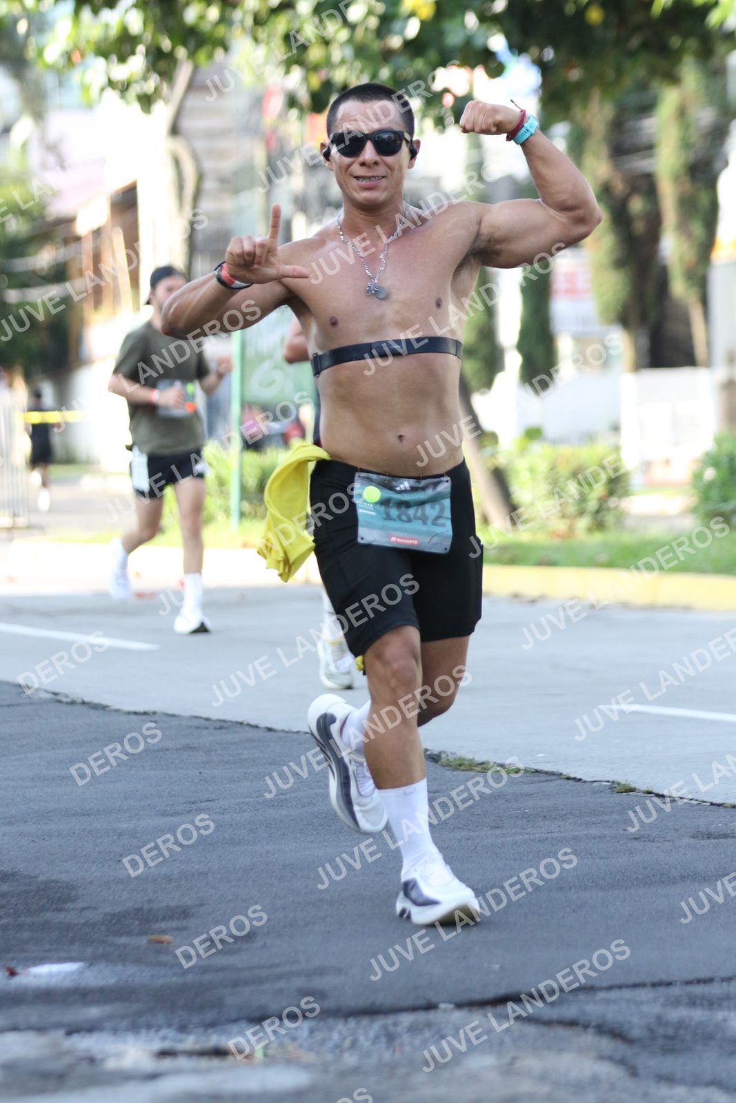 Foto de ADIDAS SPLITS GUADALAJARA 15K / 30K en Av. San Ignacio esquina Av. Ignacio L. Vallarta, Zapopan a las 08:24 · dorsal 1842