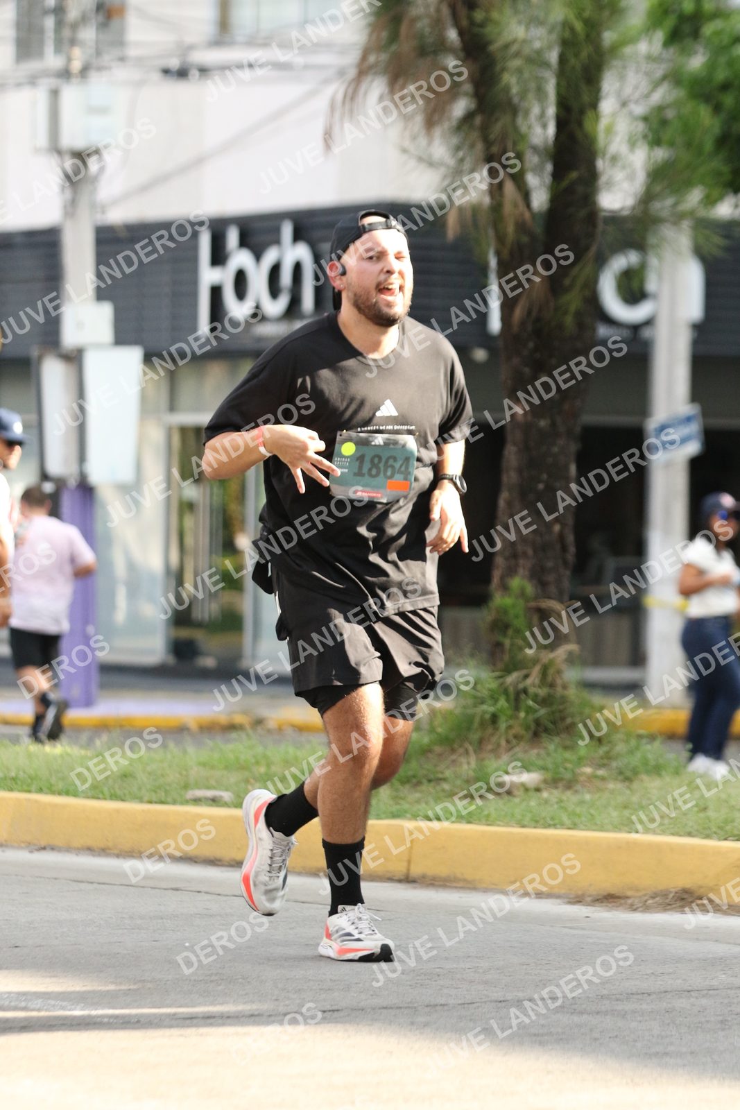 Foto de ADIDAS SPLITS GUADALAJARA 15K / 30K en Av. San Ignacio esquina Av. Ignacio L. Vallarta, Zapopan a las 08:53 · dorsal 1864