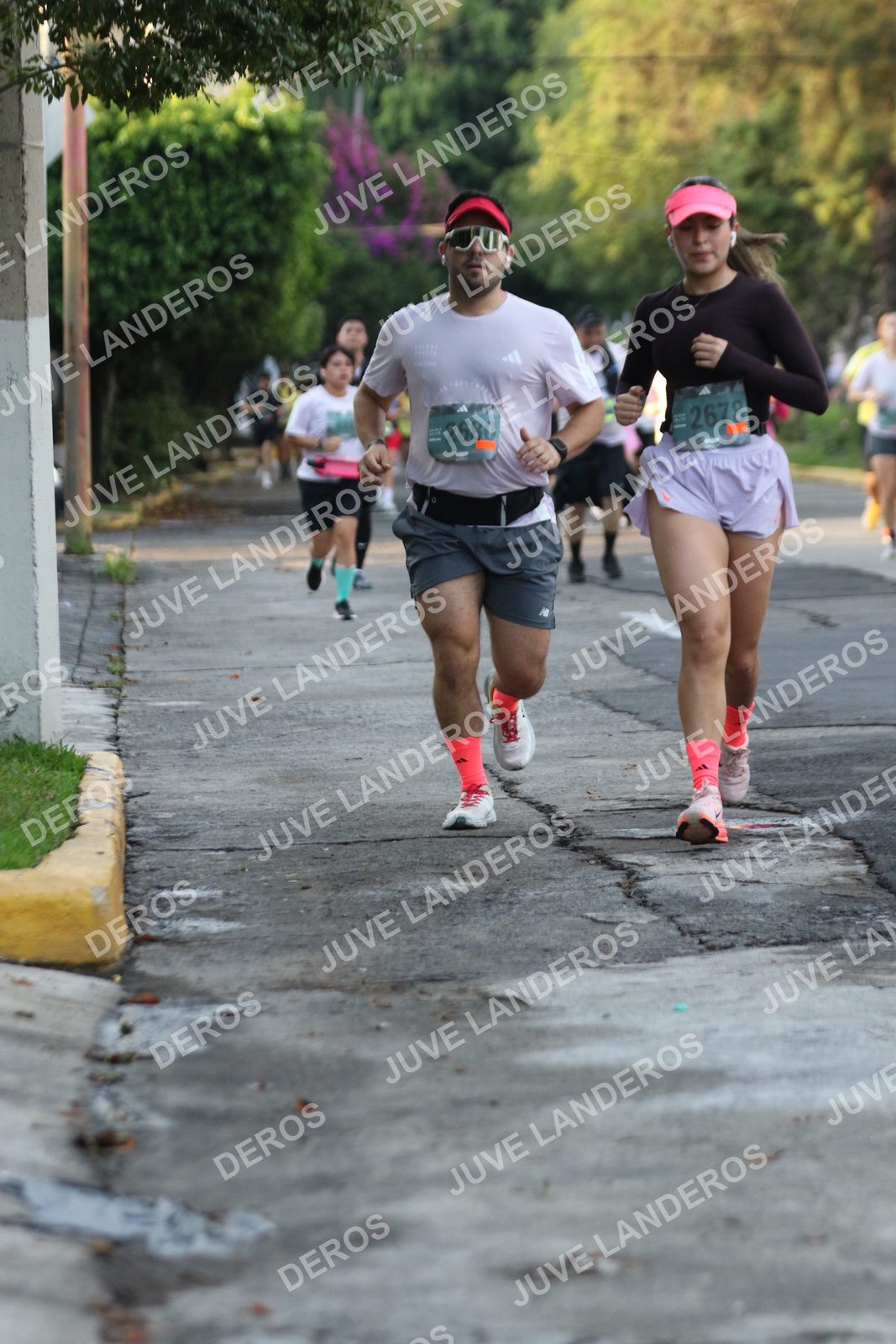 Foto de ADIDAS SPLITS GUADALAJARA 15K / 30K en Av. San Ignacio esquina Av. Ignacio L. Vallarta, Zapopan a las 07:16 · dorsal 2678, 2680